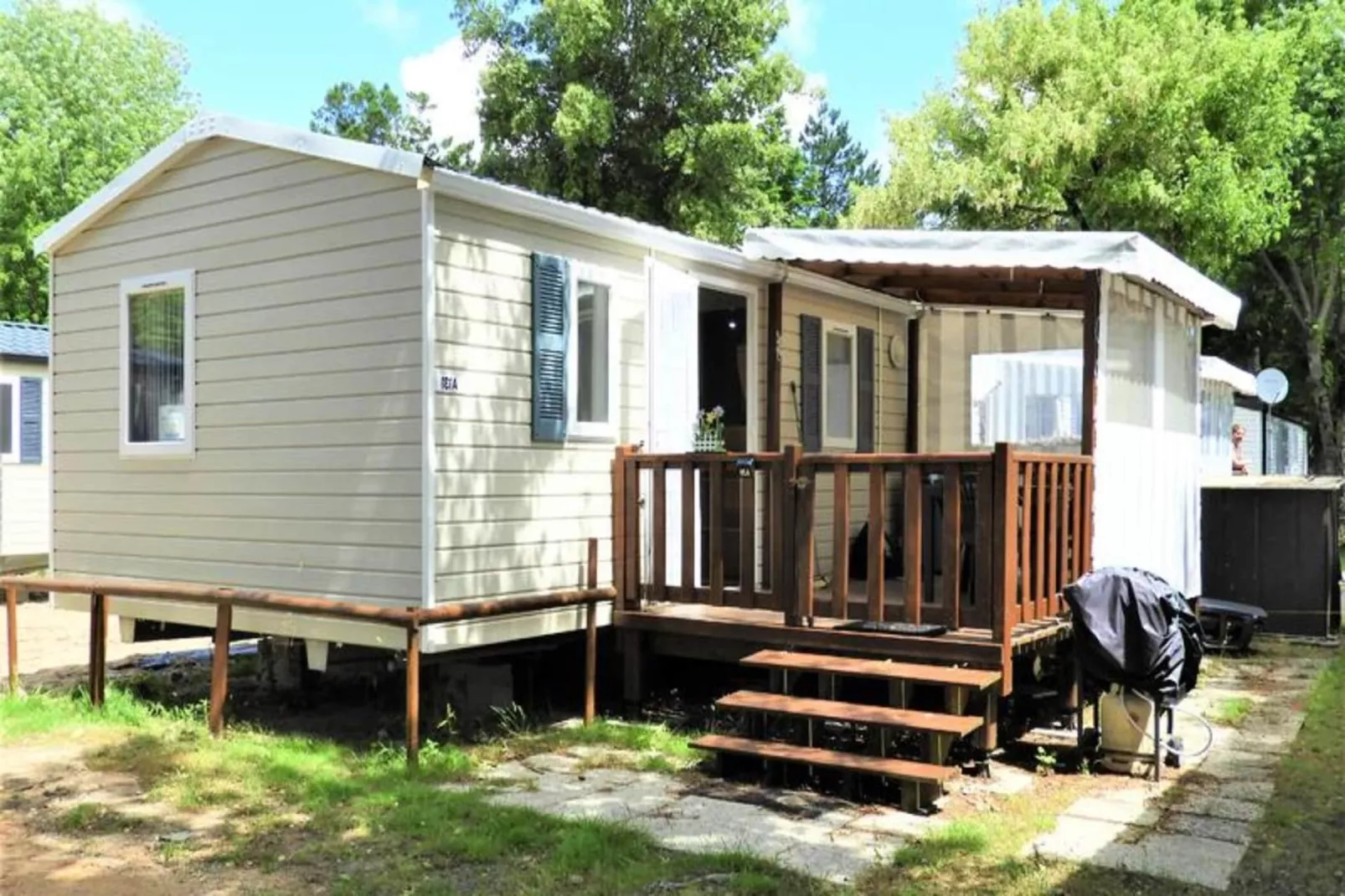 Mobil-home 6 pers. avec accès piscine et complexe aquatique-Buitenkant zomer
