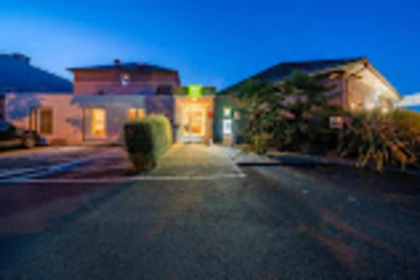 Résidence Maitre De Port-Buitenkant zomer