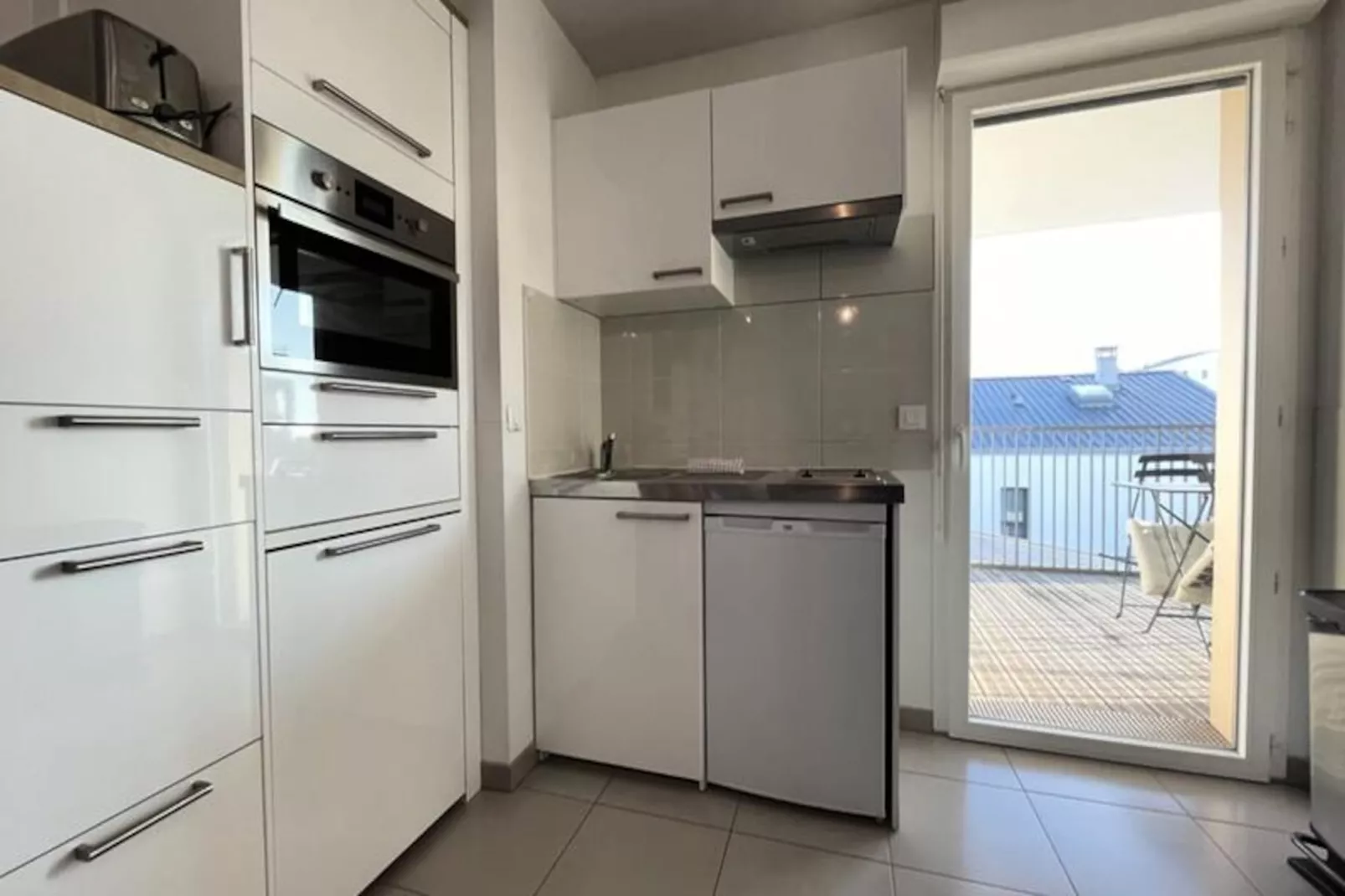 Studio Harmonieusement Am&eacute;nag&eacute; Avec Parking Et Terrasse Vers La Cit&eacute; Du Vin-Image-tags.