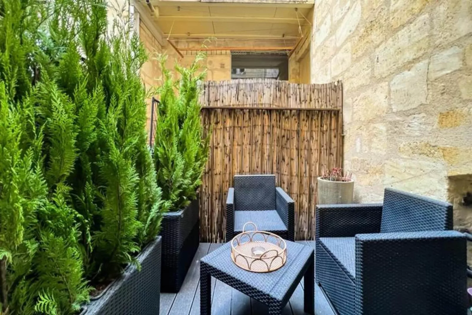 Superbe Appartement &agrave; La Belle Pierre Pour 4 Dans La Rue Des Antiquaires-Buitenkant zomer