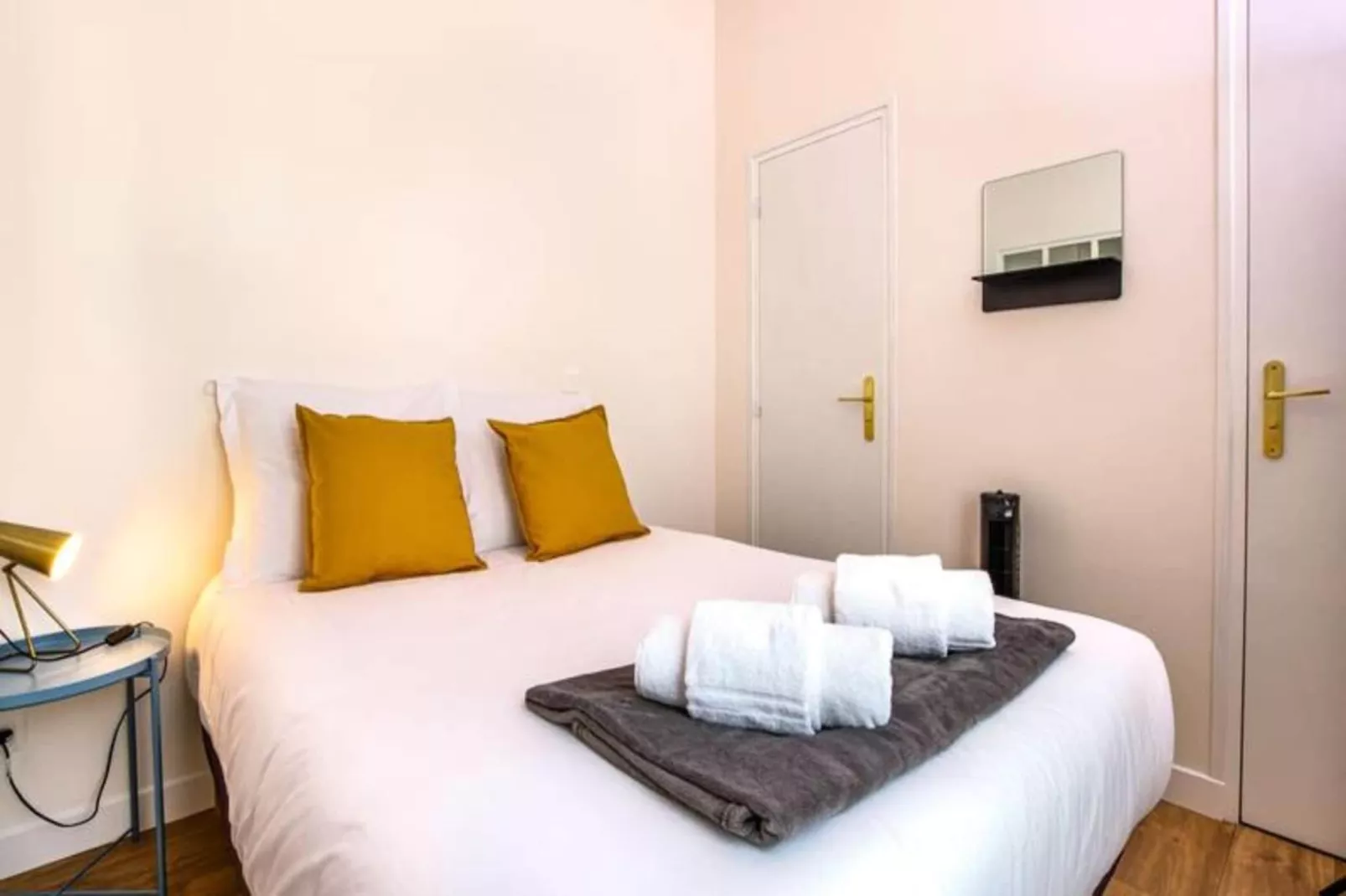 Bel Appartement Parfaitement R&eacute;nov&eacute; Pour 2, Face &agrave; La Gare Saint-jean-Slaapkamer