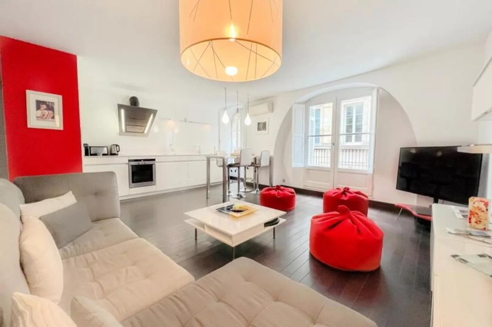 Appartement De Haut Standing Authentique Situ&eacute; Au Coeur Du Triangle D'or-Buitenkant zomer