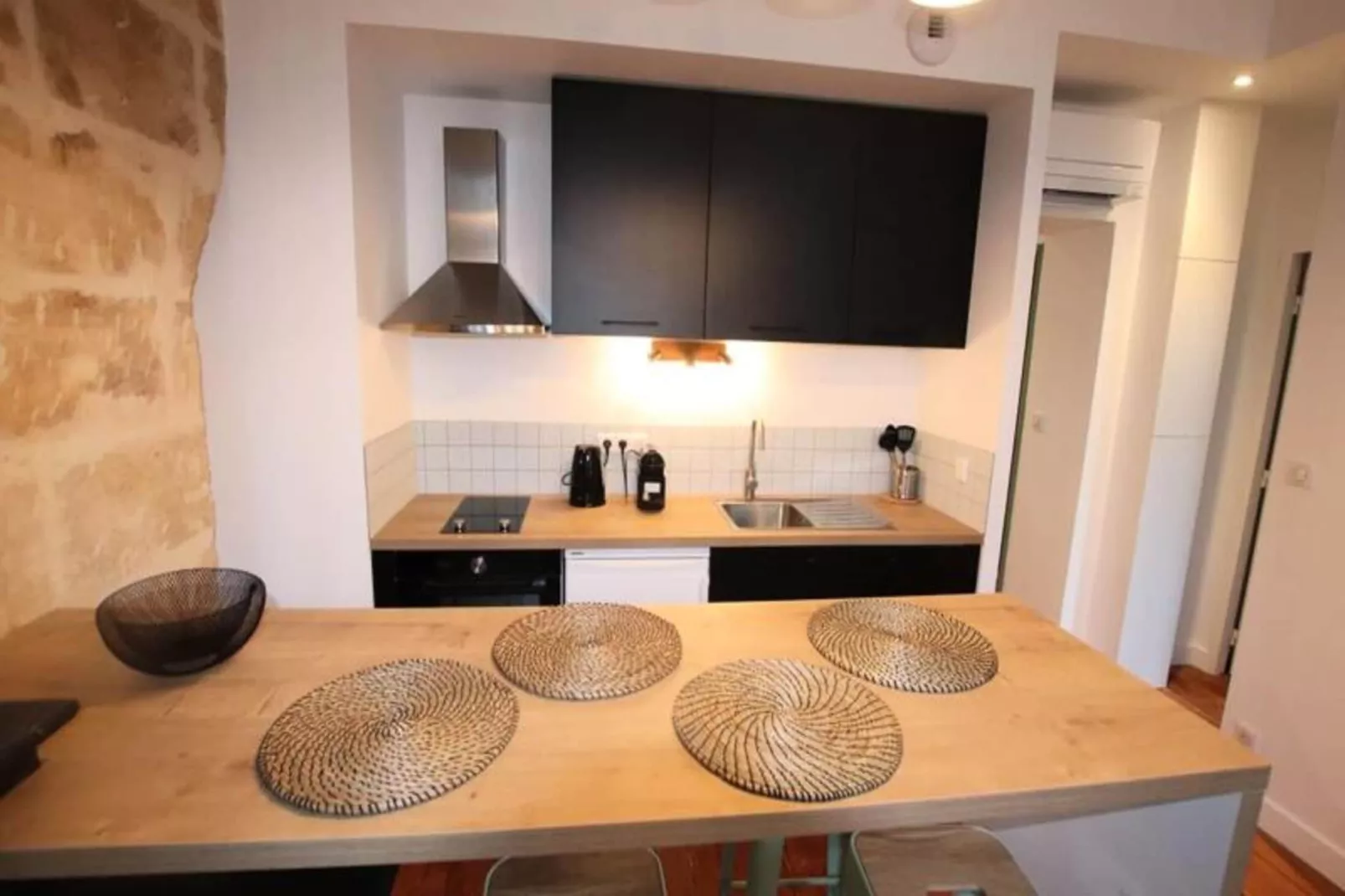 Charmant Et Rayonnant Appartement De 55 M&sup2; Situ&eacute; Dans Le Coeur De Bordeaux-Woonkamer