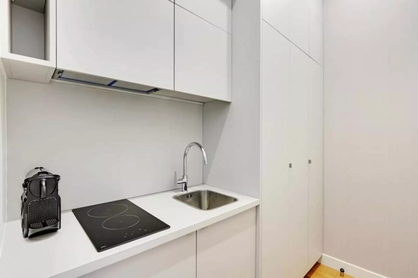 Maison Labruy&egrave;re - Suite Aviau-Buitenkant zomer