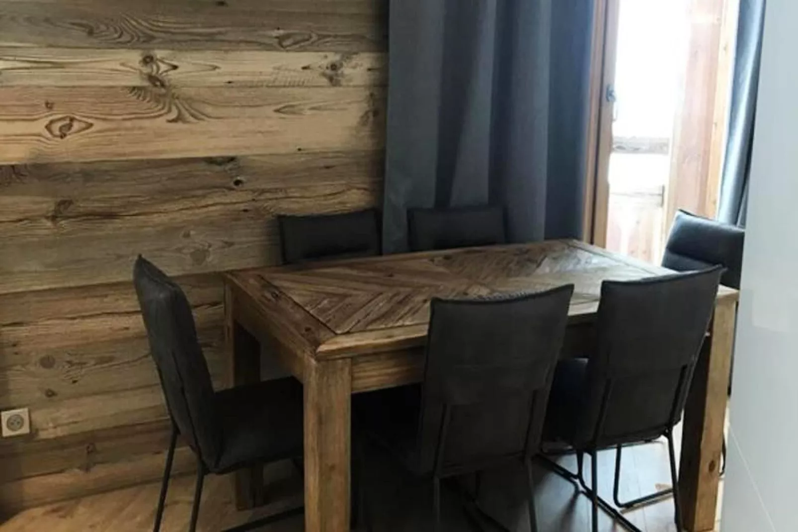 Résidence Taburle-Eetkamer