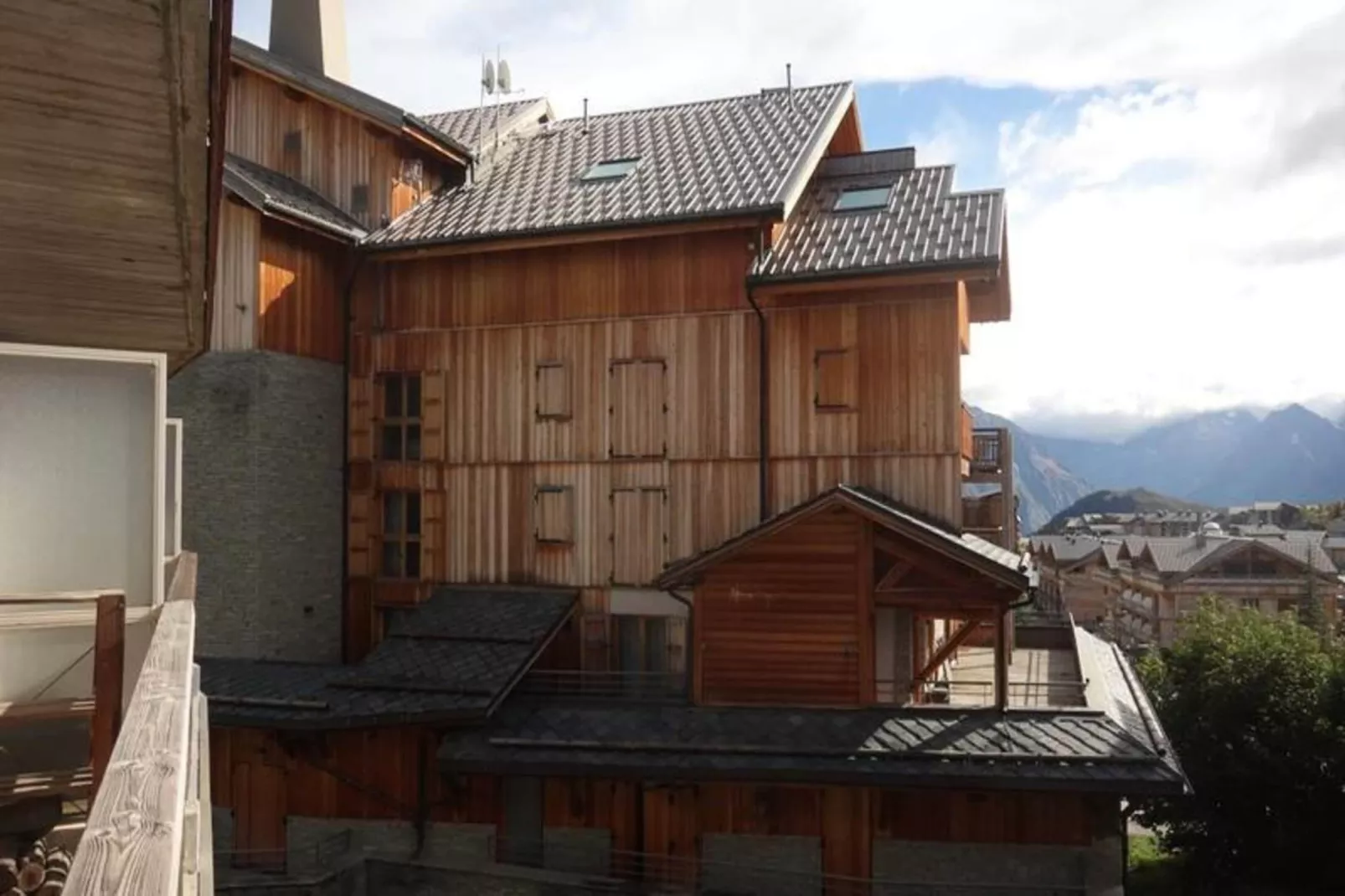 Résidence Obiou-Buitenkant zomer