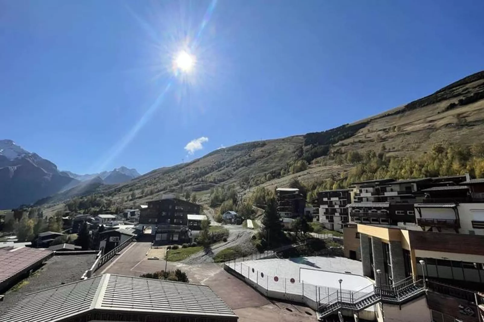 Résidence Meije 10- Porte J3-Buitenkant zomer