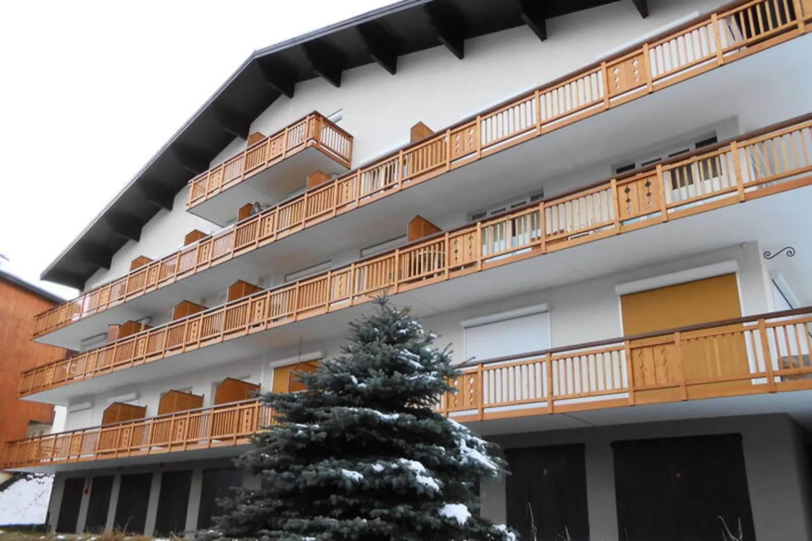 Résidence Rochail-Buitenkant zomer