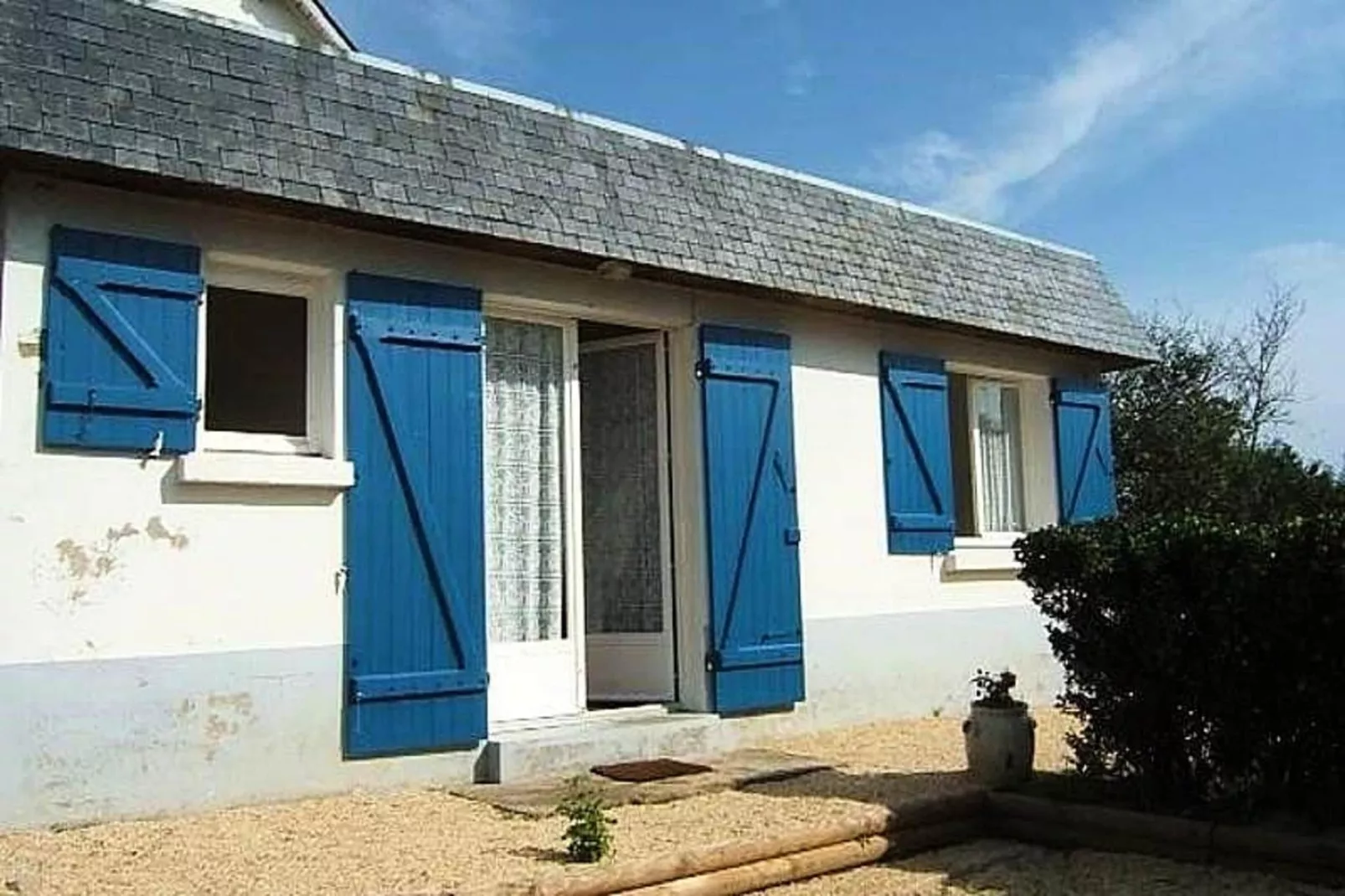 Résidence 28 Rue Des Corsaires-Buitenkant zomer