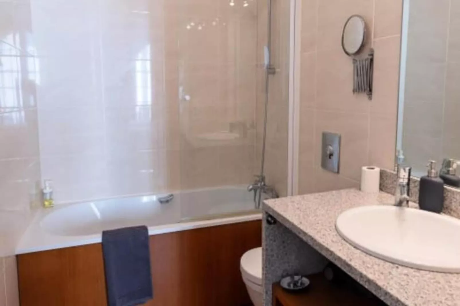 Appartement  Spacieux En Plein Centre-ville-Badkamer