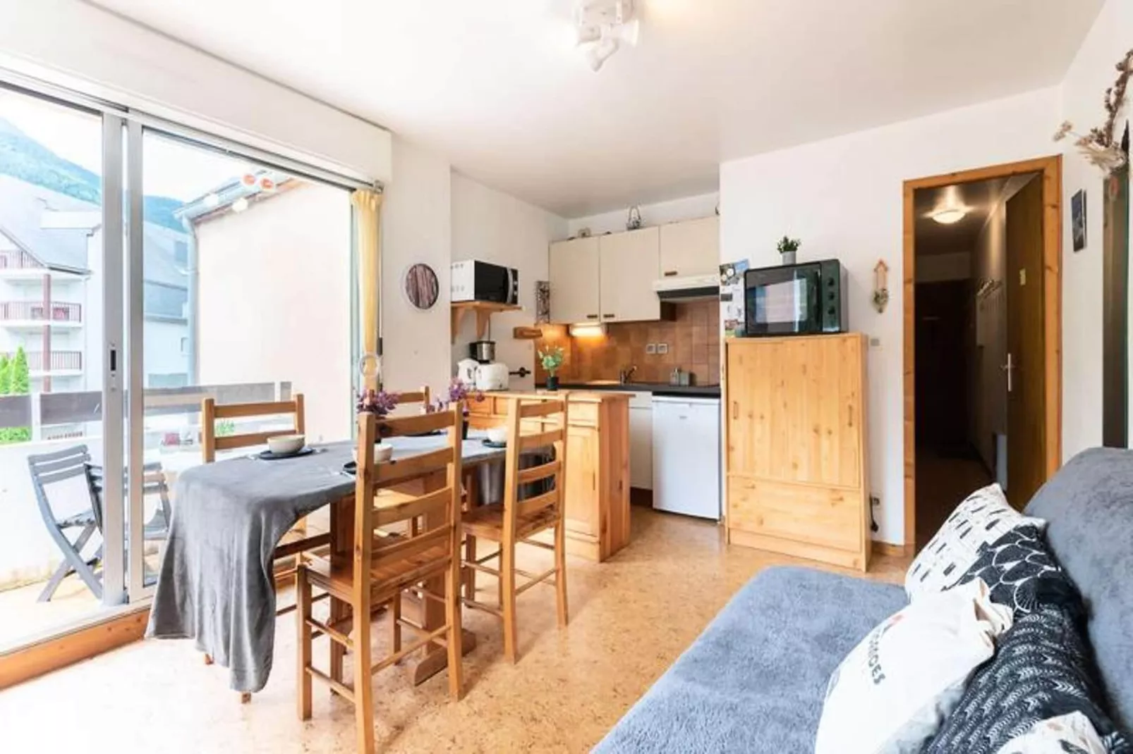 Résidence H.th.ii:bat.8-Eetkamer