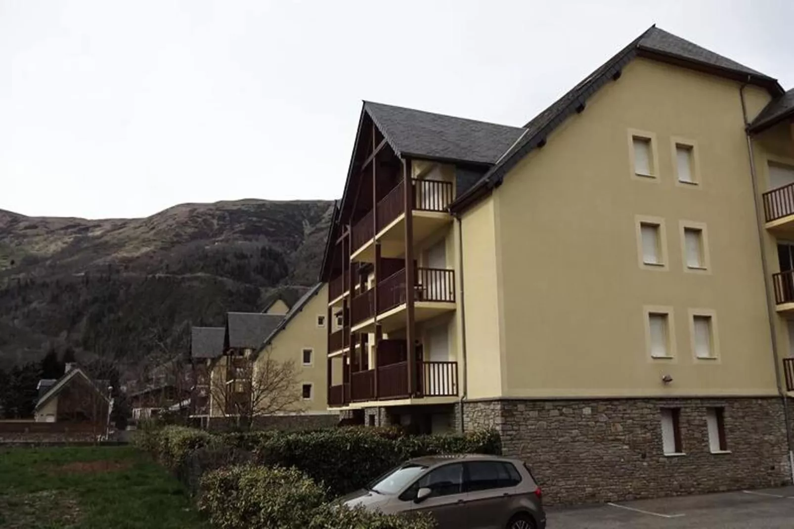 Résidence Montsegu-Buitenkant zomer