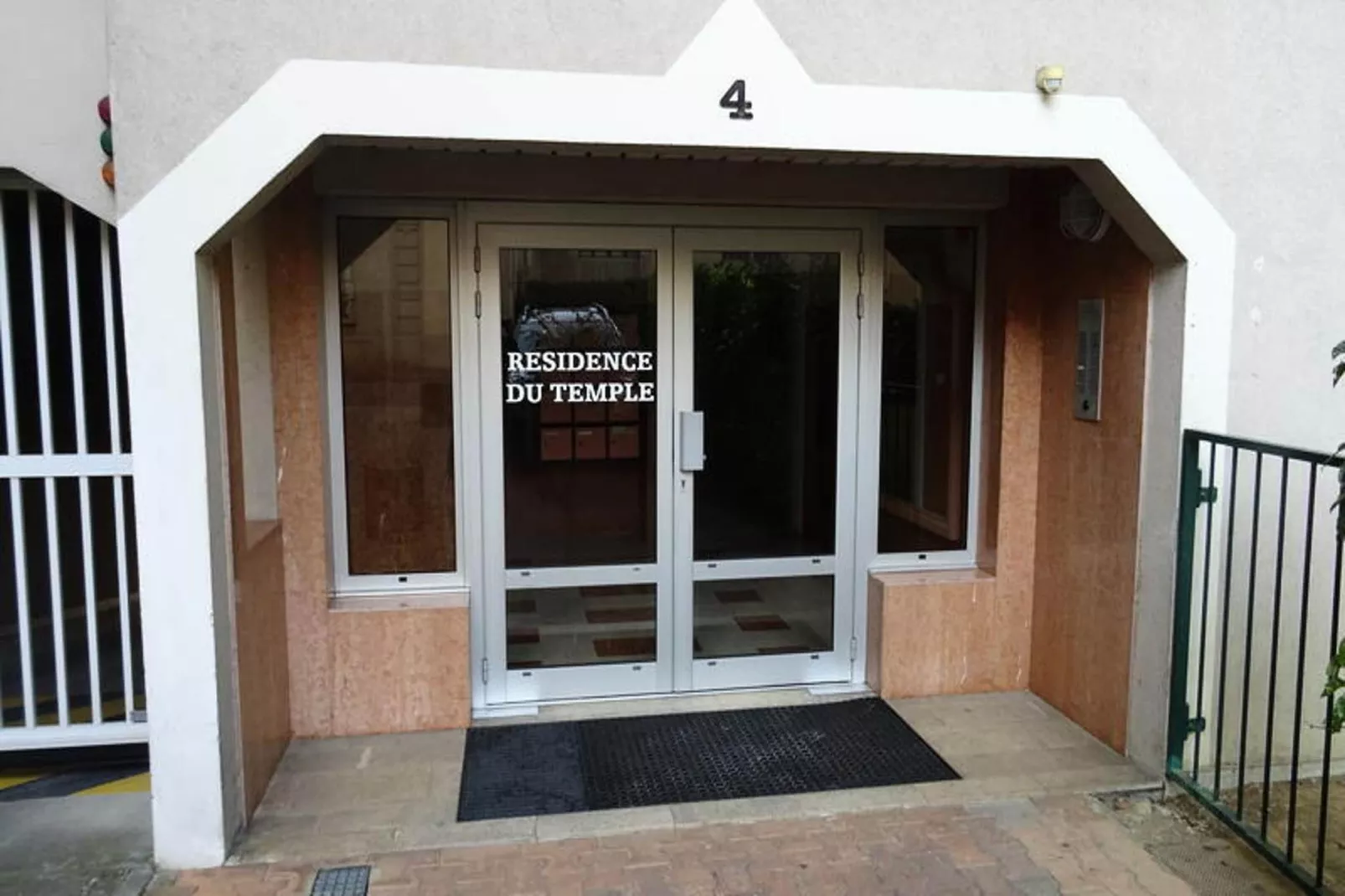 Residence Du Temple-Buitenkant zomer