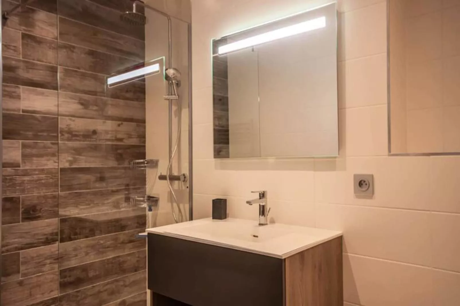 Résidence Les Portes Du Pleney-Badkamer