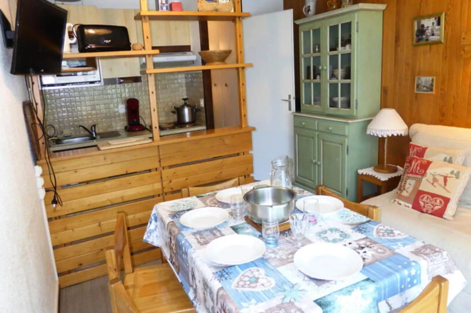 Résidence Le Brulaz-Buitenkant zomer