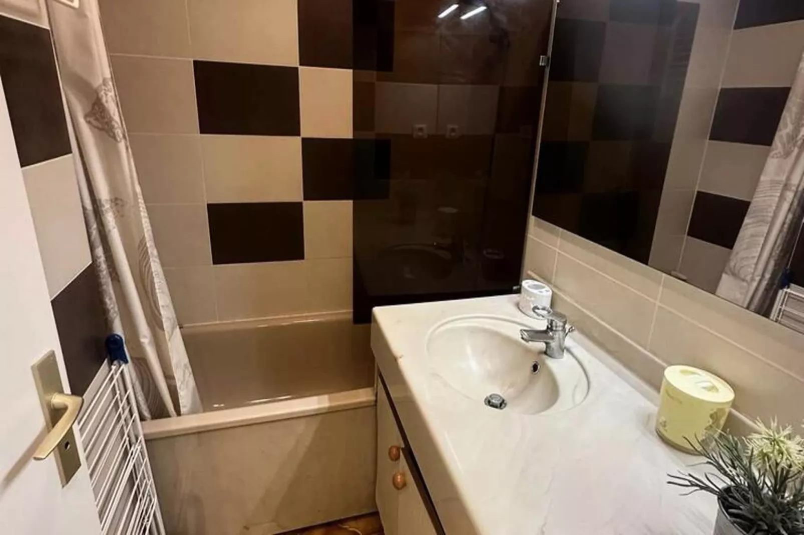 Résidence Alisier-Badkamer