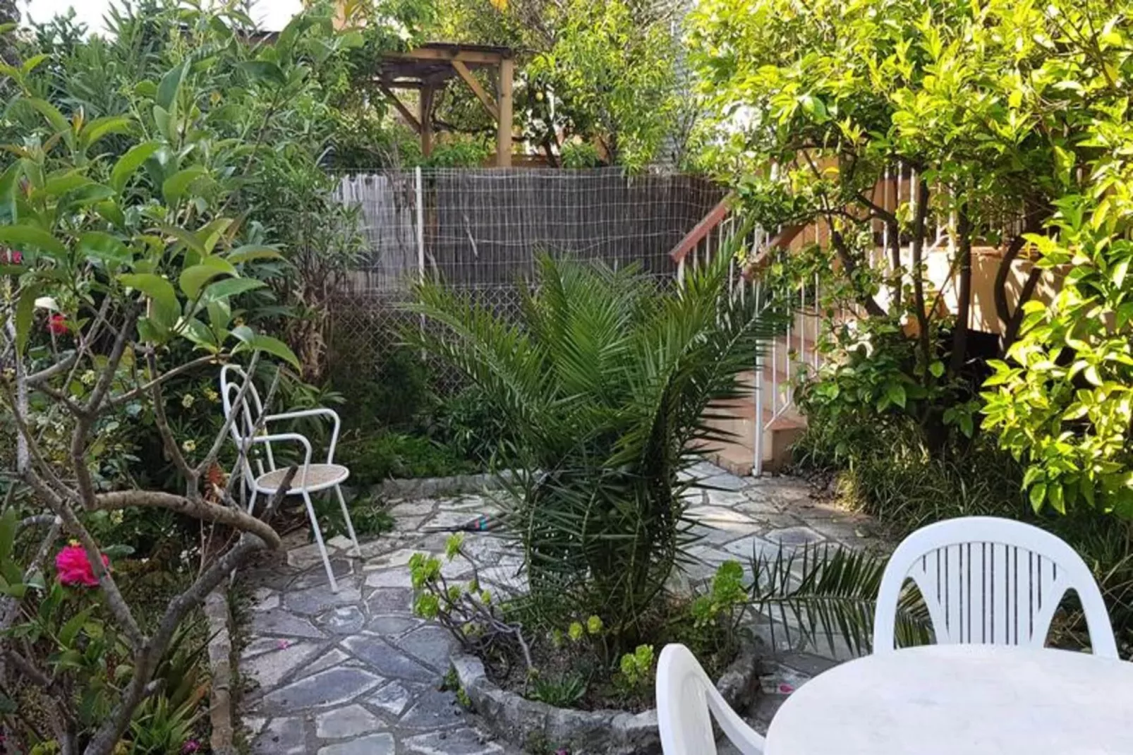 Résidence Bagatelle-Buitenkant zomer