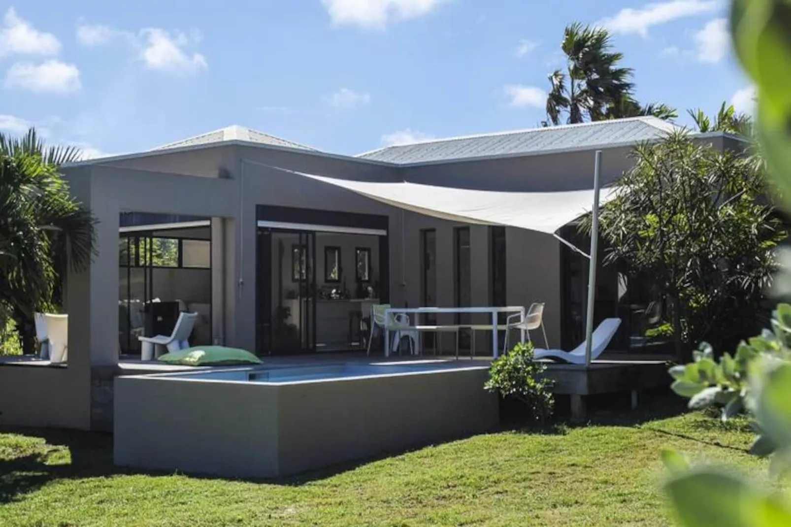 Villa Tiki-Image-tags.