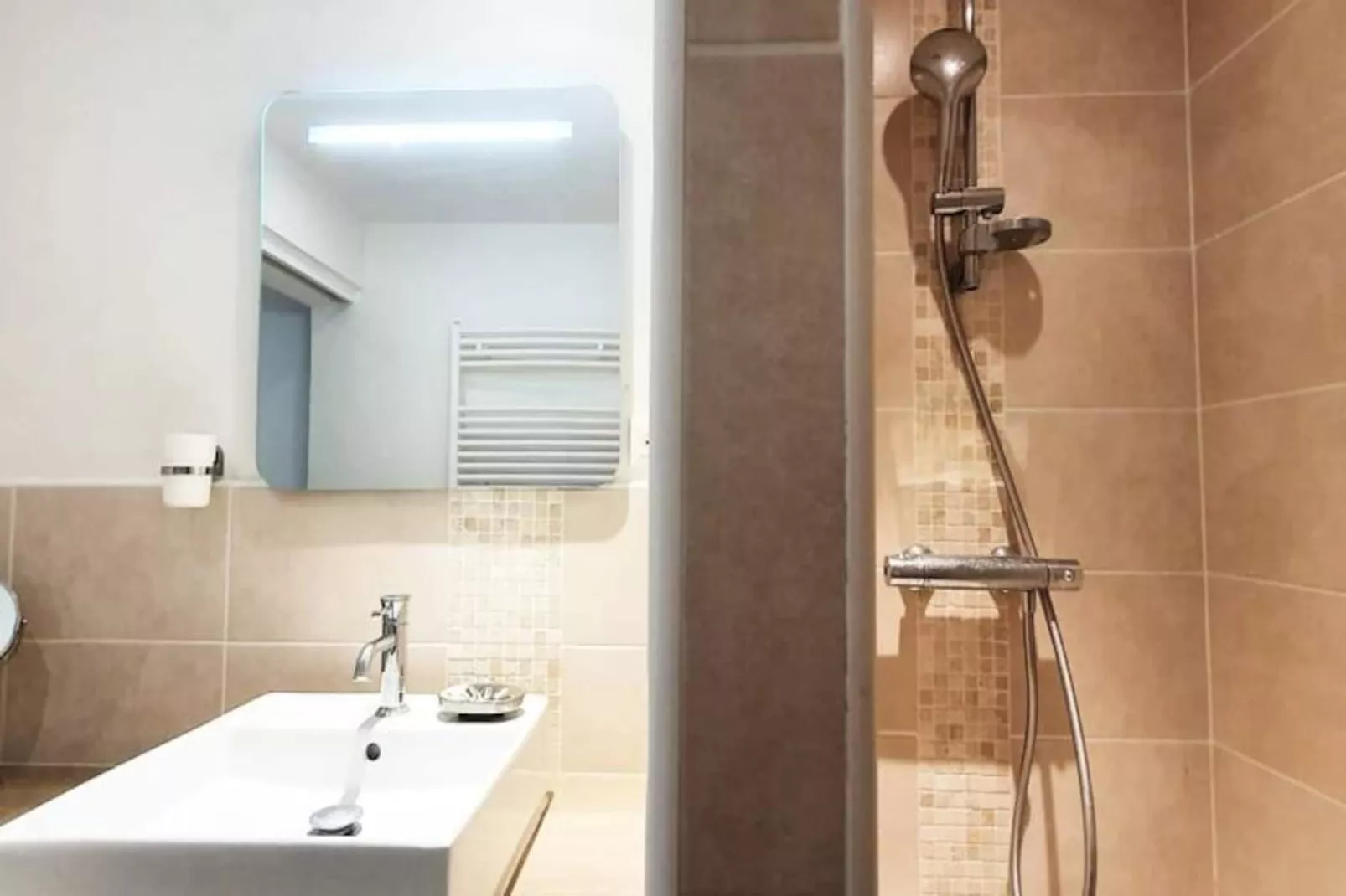 🦁 Place St Sauveur - Standing Et Confort-Image-tags.