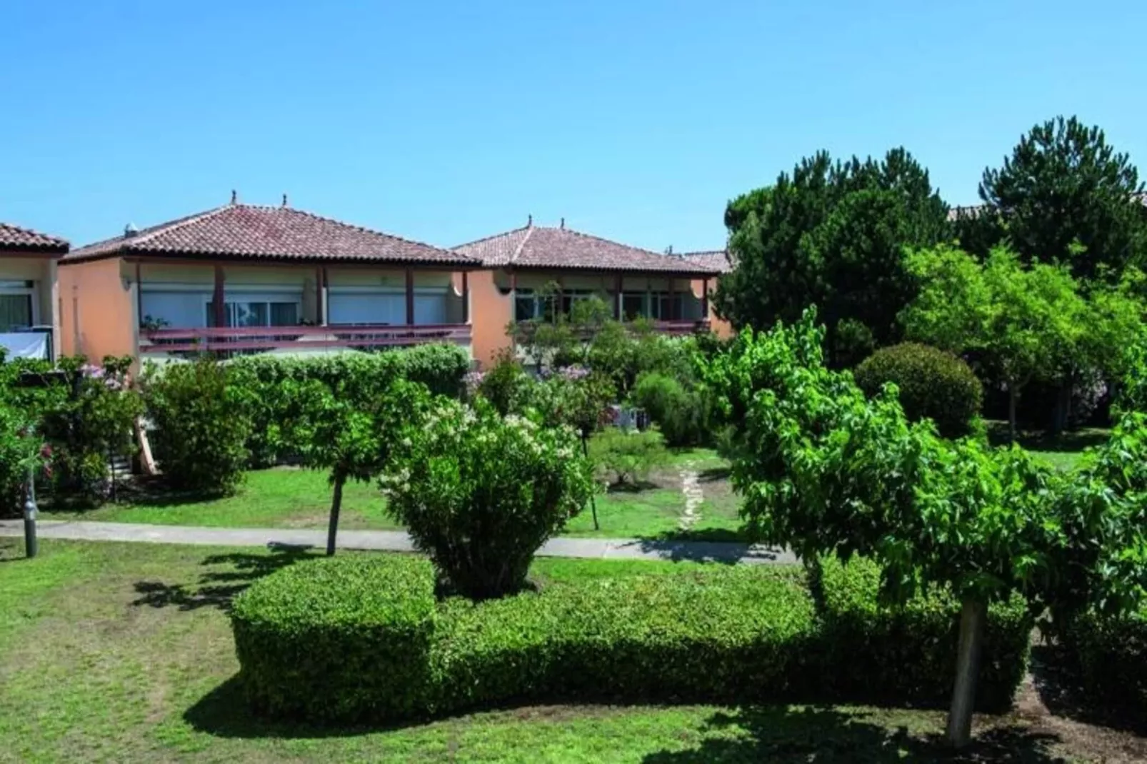 SOWELL Résidences Les Sablons***-Buitenkant zomer