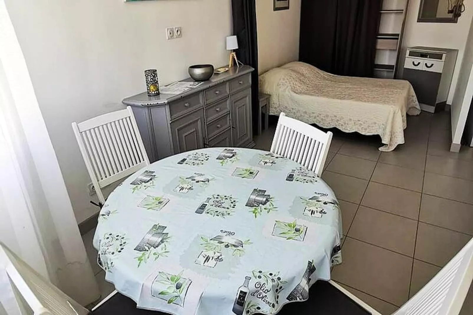 Résidence "le Château Leenhardt"-Slaapkamer