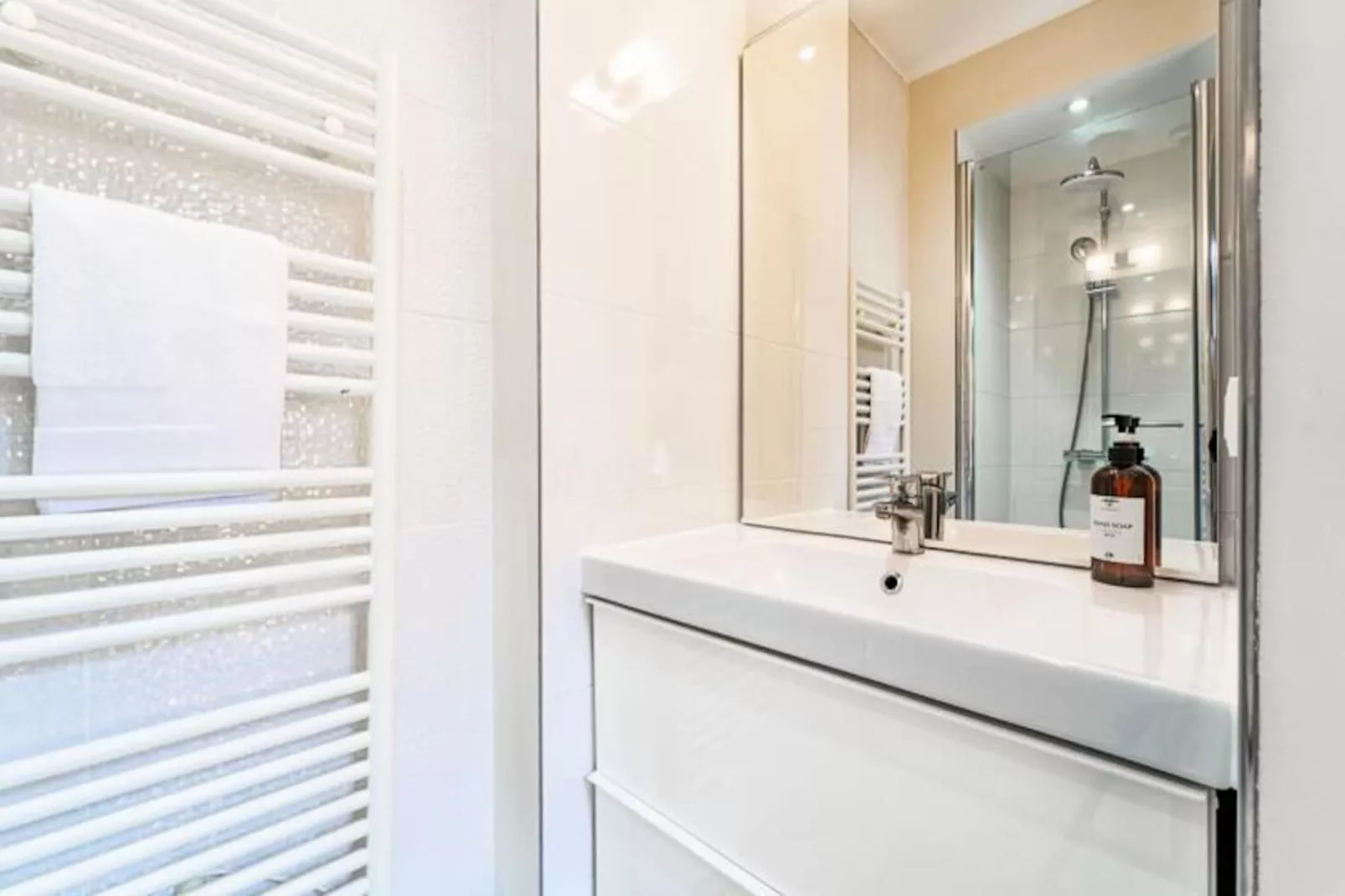 Confortable Studio De Standing Tr&egrave;s Bien Situ&eacute; Aux Portes De Quinconces-Image-tags.