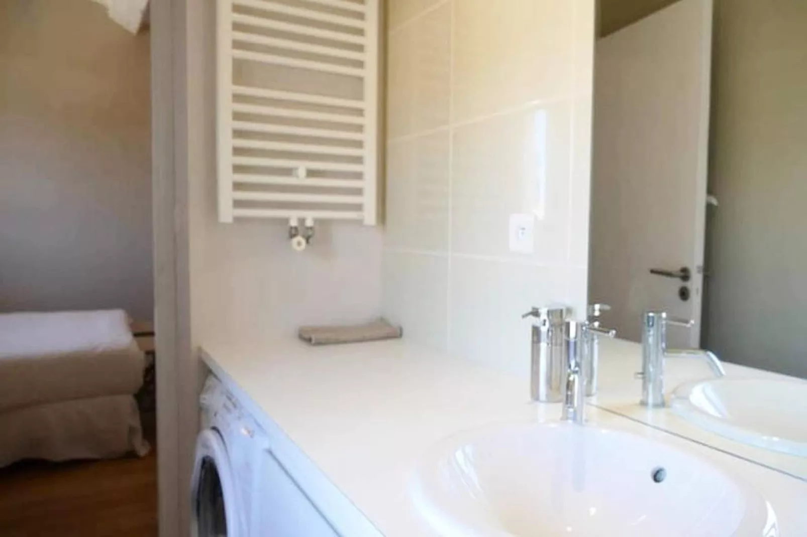 Superbe T2 De Qualit&eacute; Et R&eacute;nov&eacute;, Au Jardin Public, Pour 4 Personnes-Woonkamer