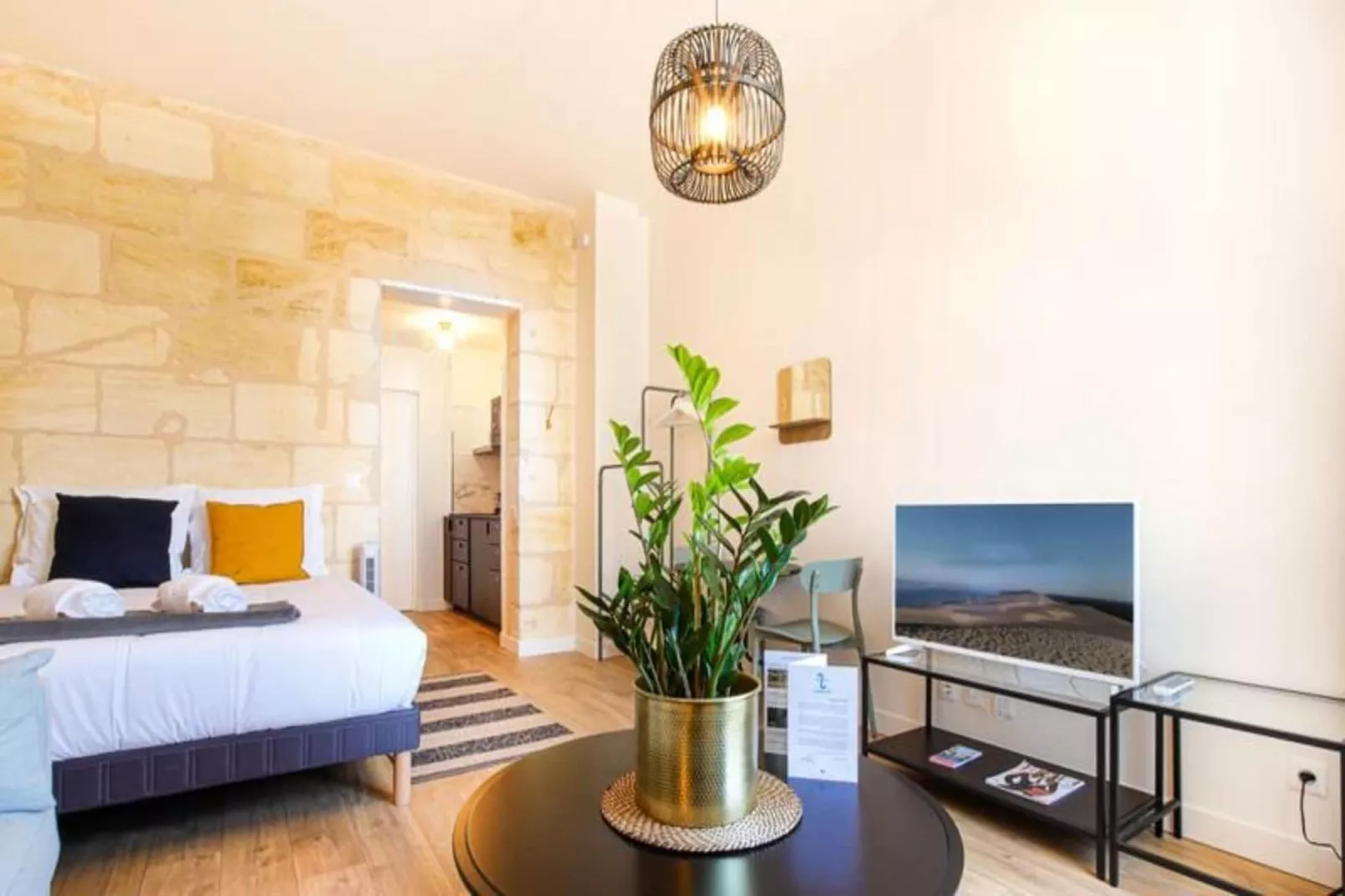 Superbe Appartement Cozy Et Charmant Pour 2 Vers La Gare Saint-jean-Woonkamer
