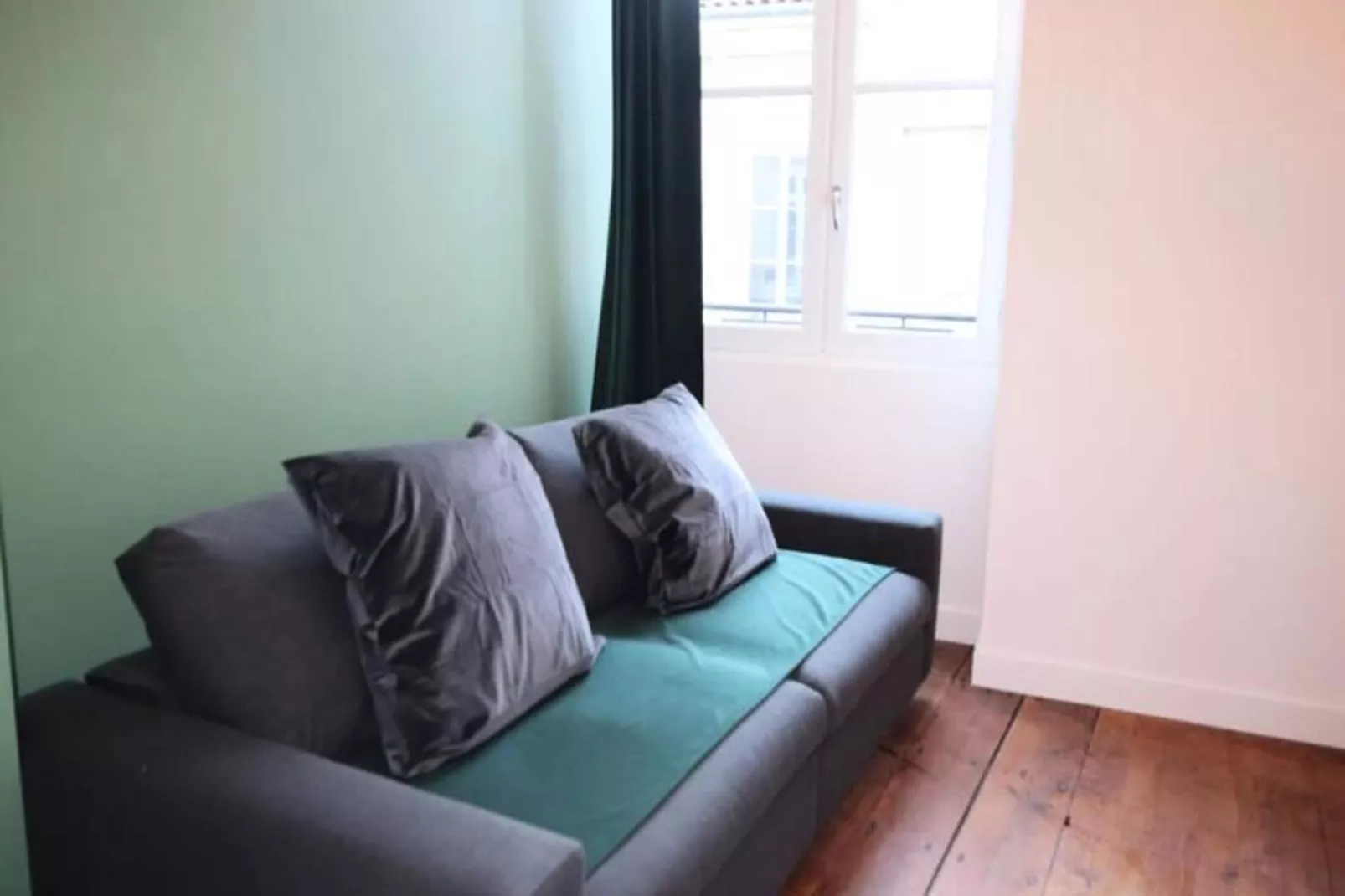 Charmant Et Rayonnant Appartement De 55 M&sup2; Situ&eacute; Dans Le Coeur De Bordeaux-Woonkamer