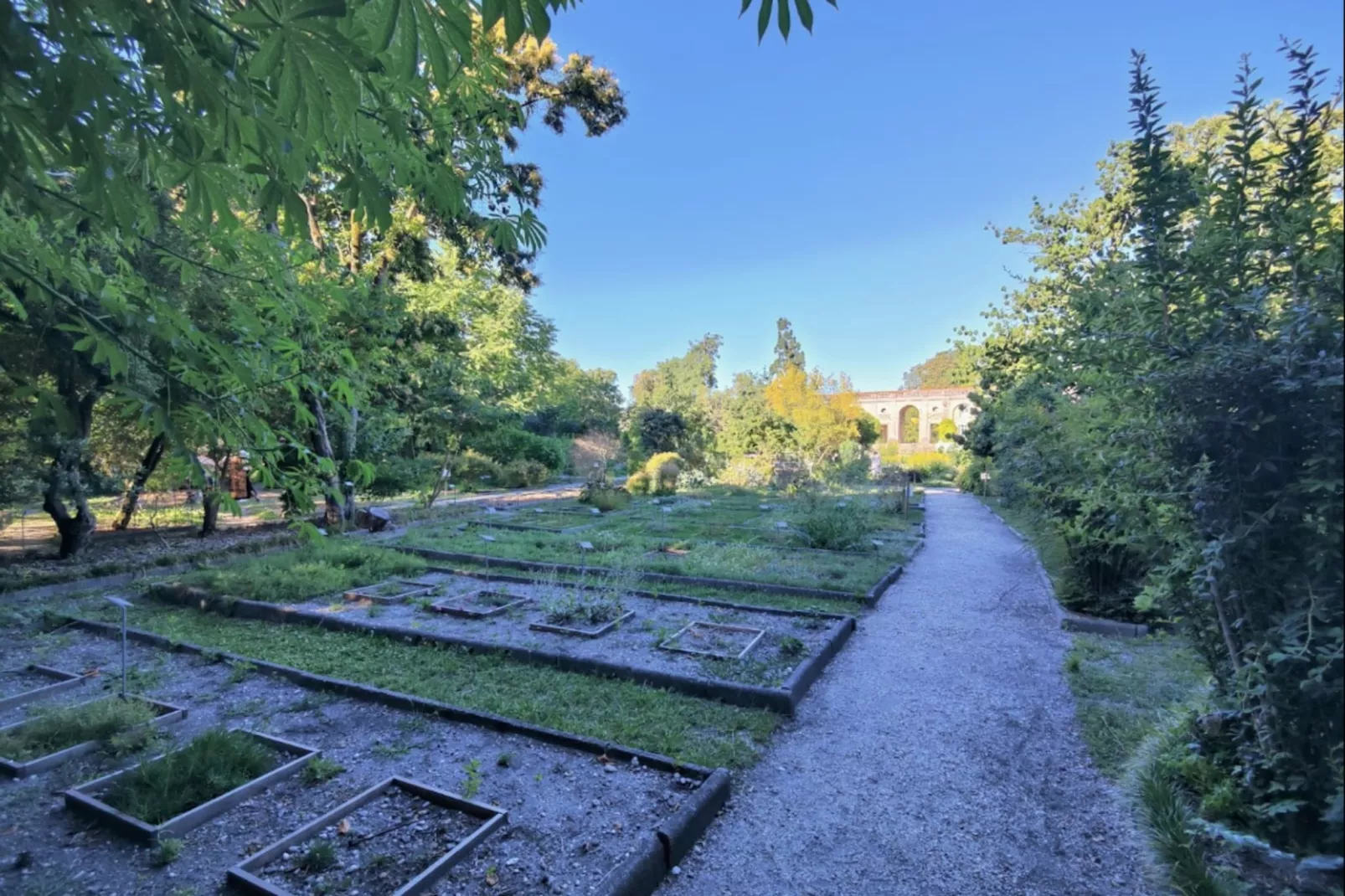 Maison Labruy&egrave;re - Familiale Aviau-Buitenkant zomer