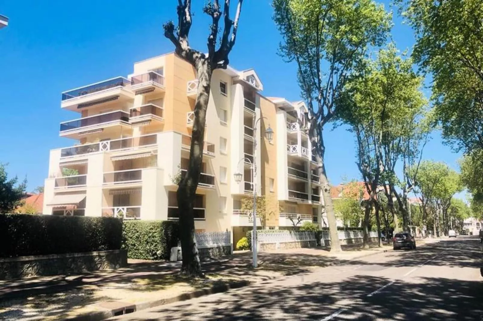 Résidence Athéna-Buitenkant zomer