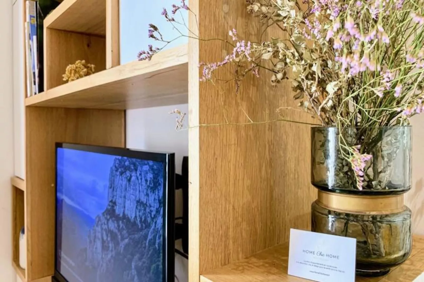 Les Toits De Sainte Ursule-Image-tags.