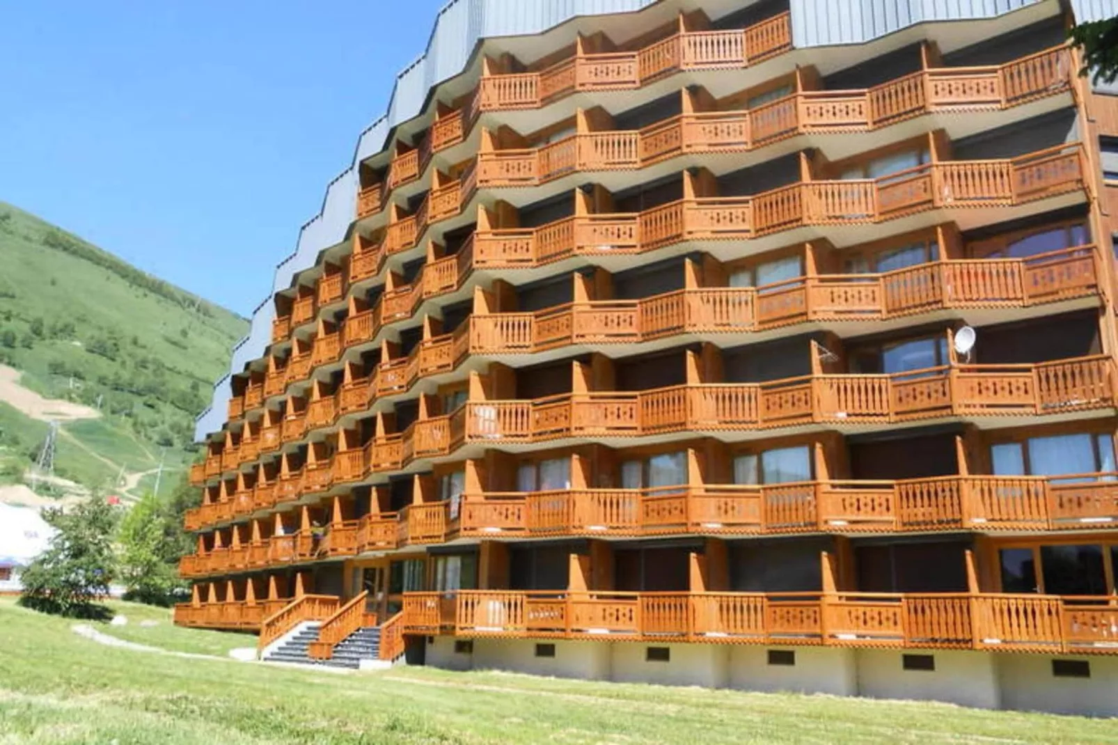 Résidence Plein Sud A-Buitenkant zomer