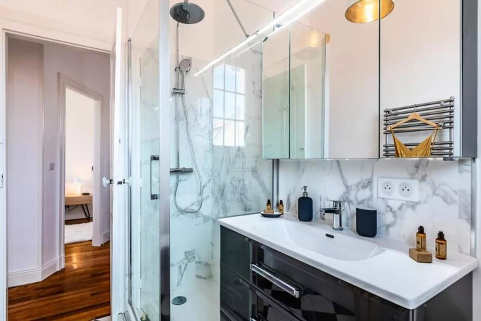 Superbe Appartement Plein De Charme Avec Balcon, 2ch, &agrave; 5min De La Plage-Badkamer