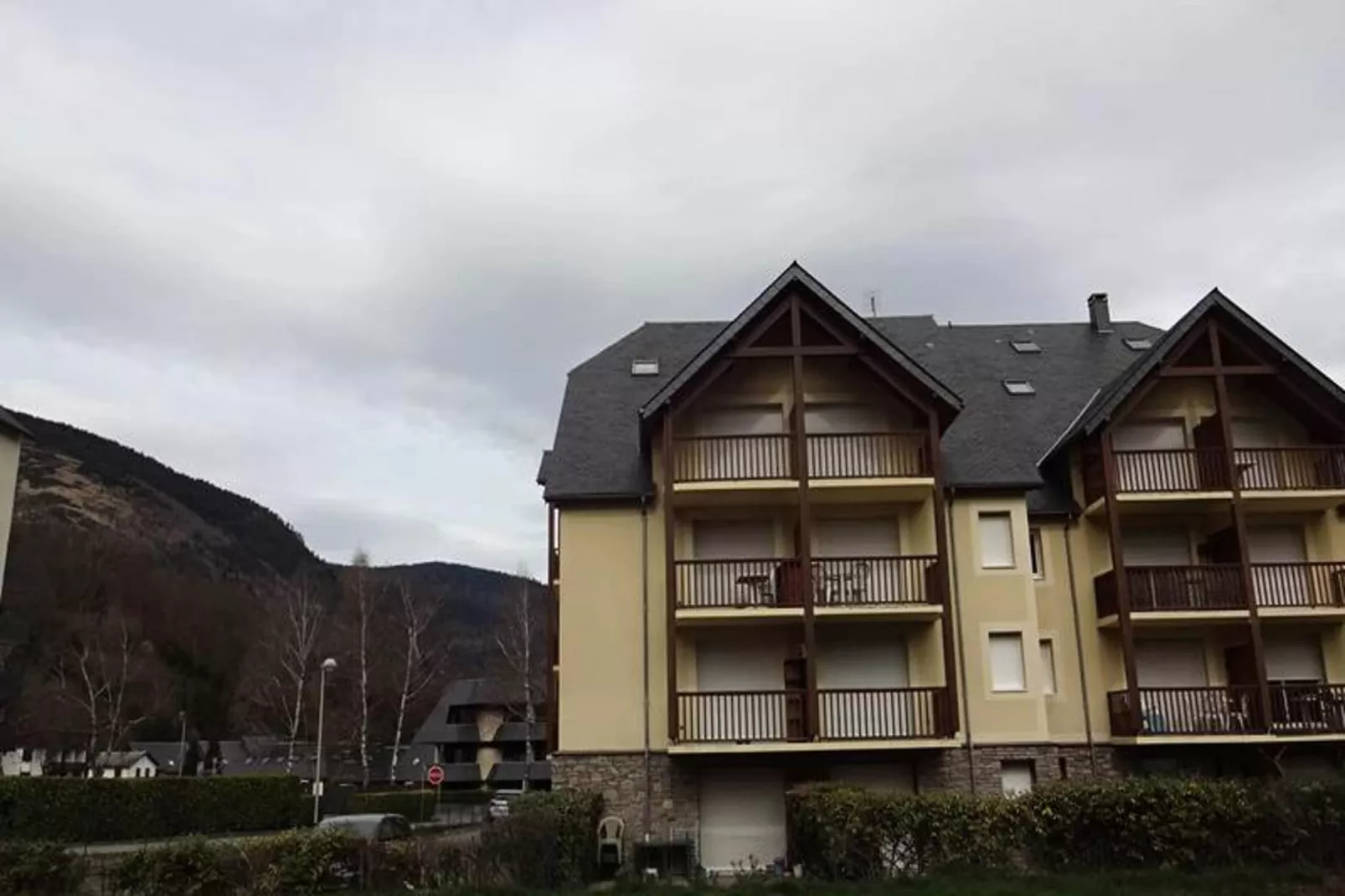 Résidence Montsegu-Buitenkant zomer