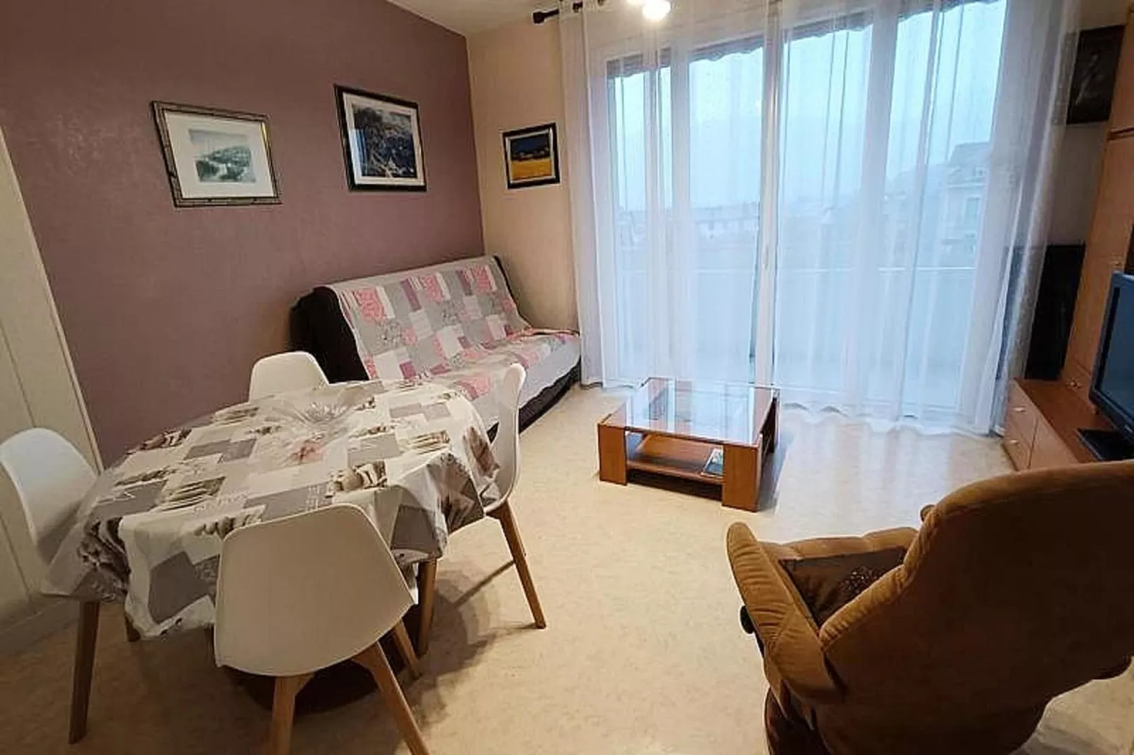 Résidence Le Dauphin-Buitenkant zomer