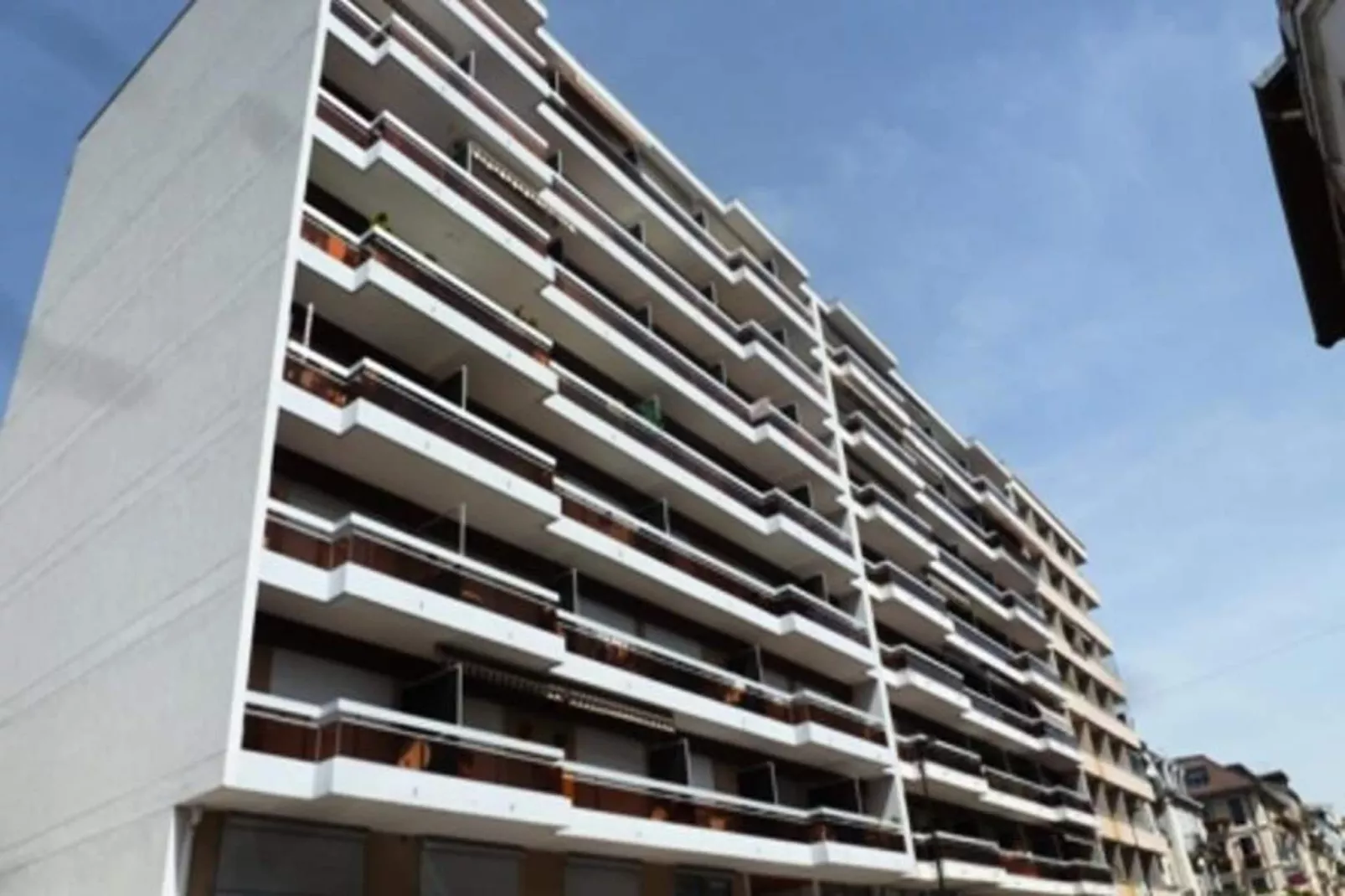 Résidence L'elvire-Buitenkant zomer