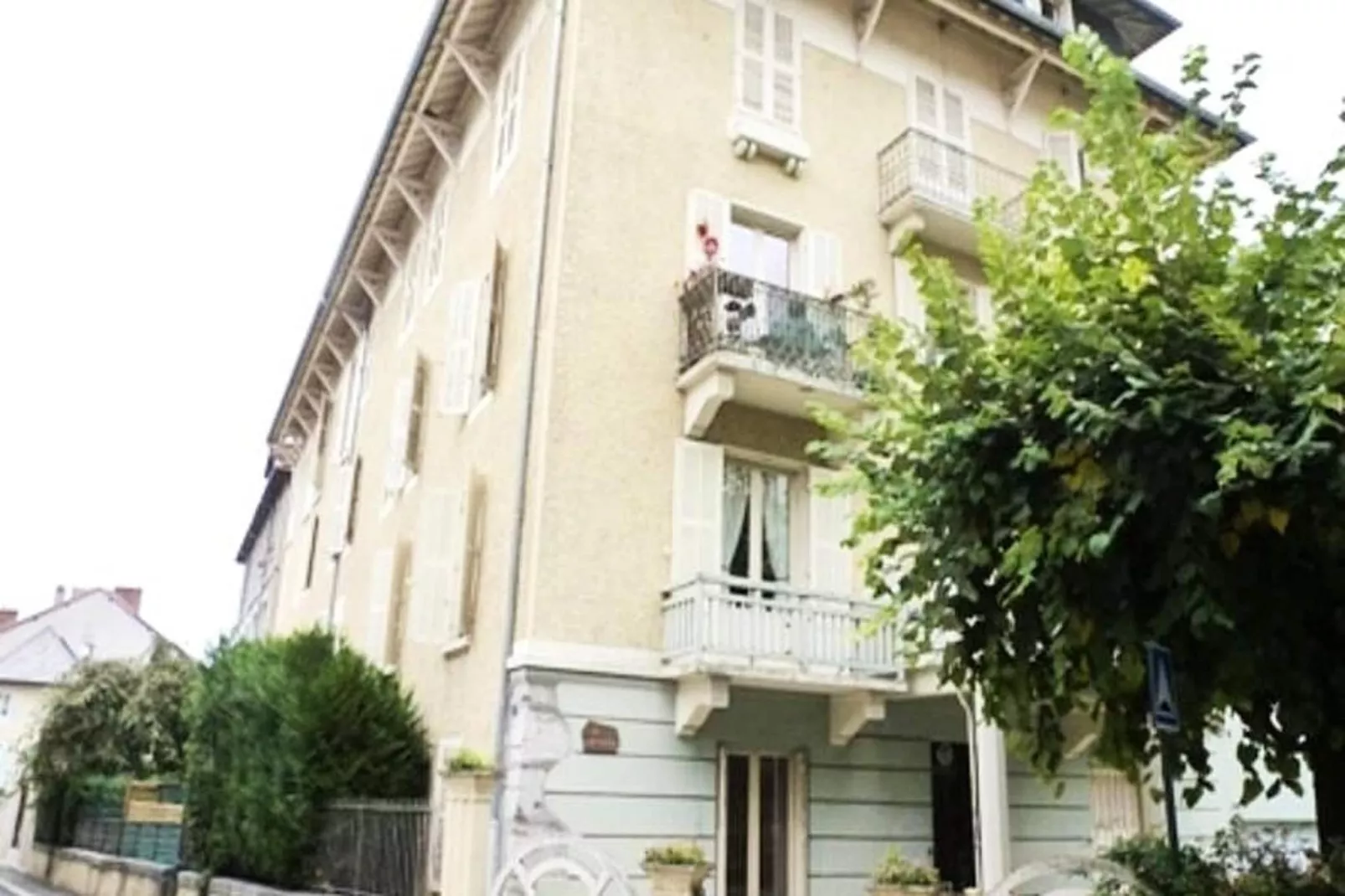 Résidence Le Juturna-Buitenkant zomer