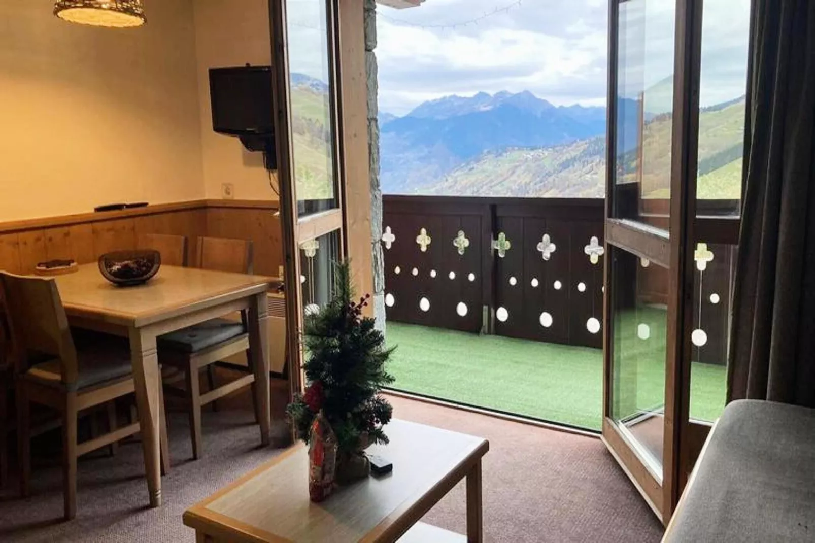 Résidence Valeriane-Uitzicht zomer