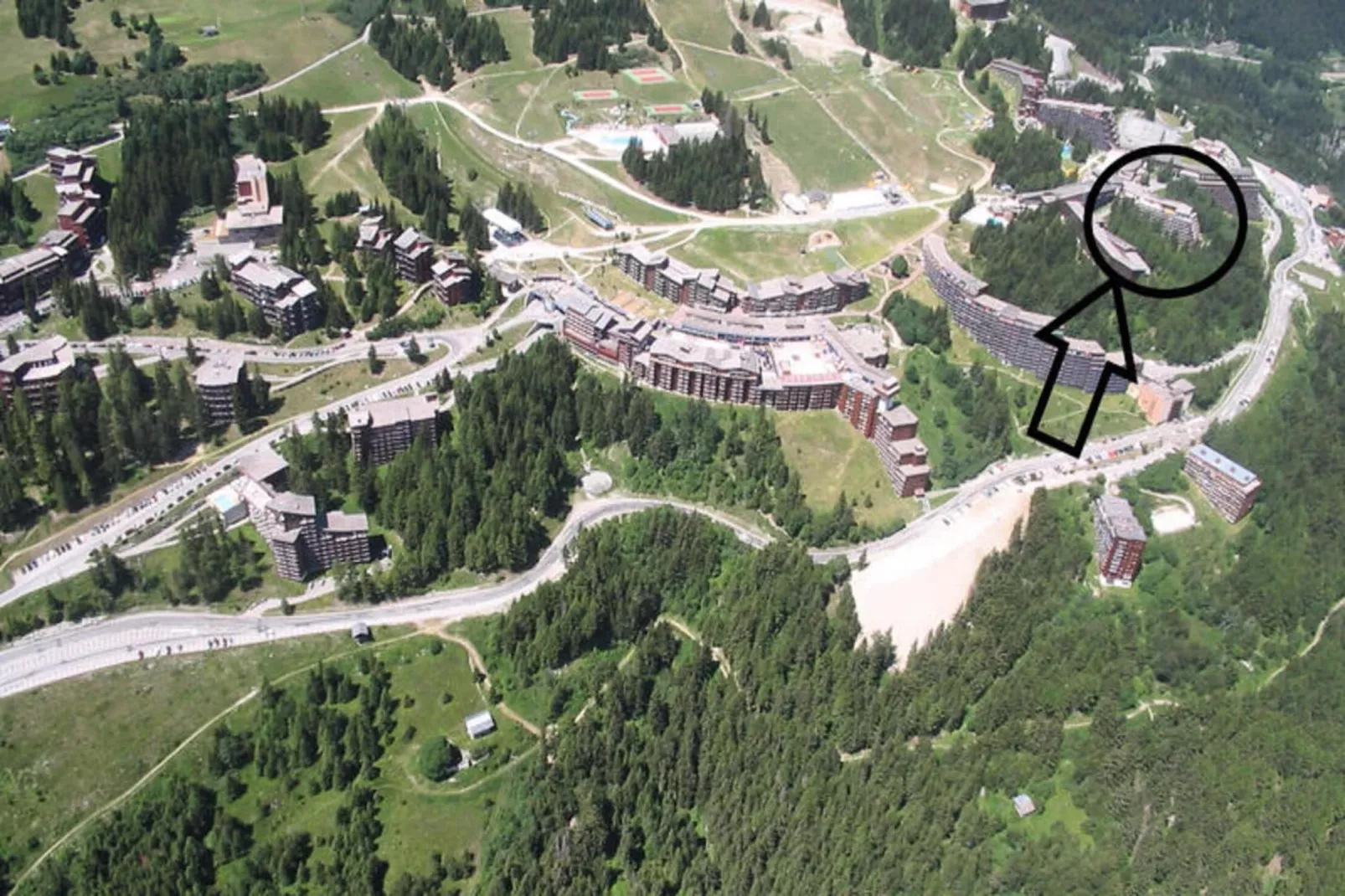 Résidence Miravidi-Buitenkant zomer