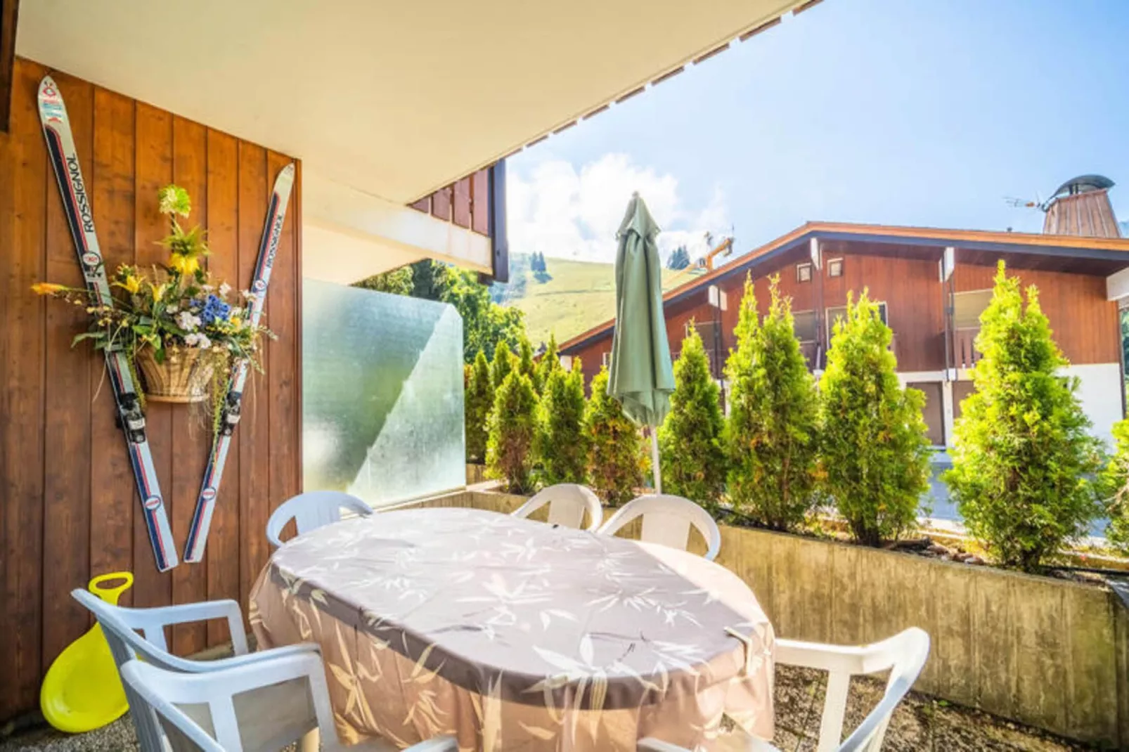 Résidence Granges C-Buitenkant zomer