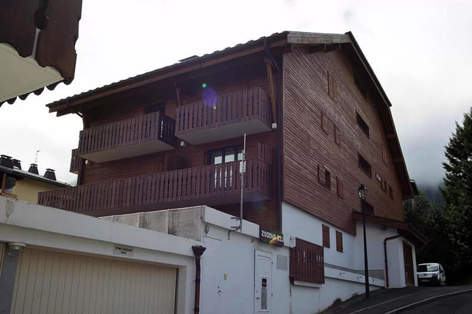 Studio à Les Carroz-d'Arâches-Buitenkant zomer