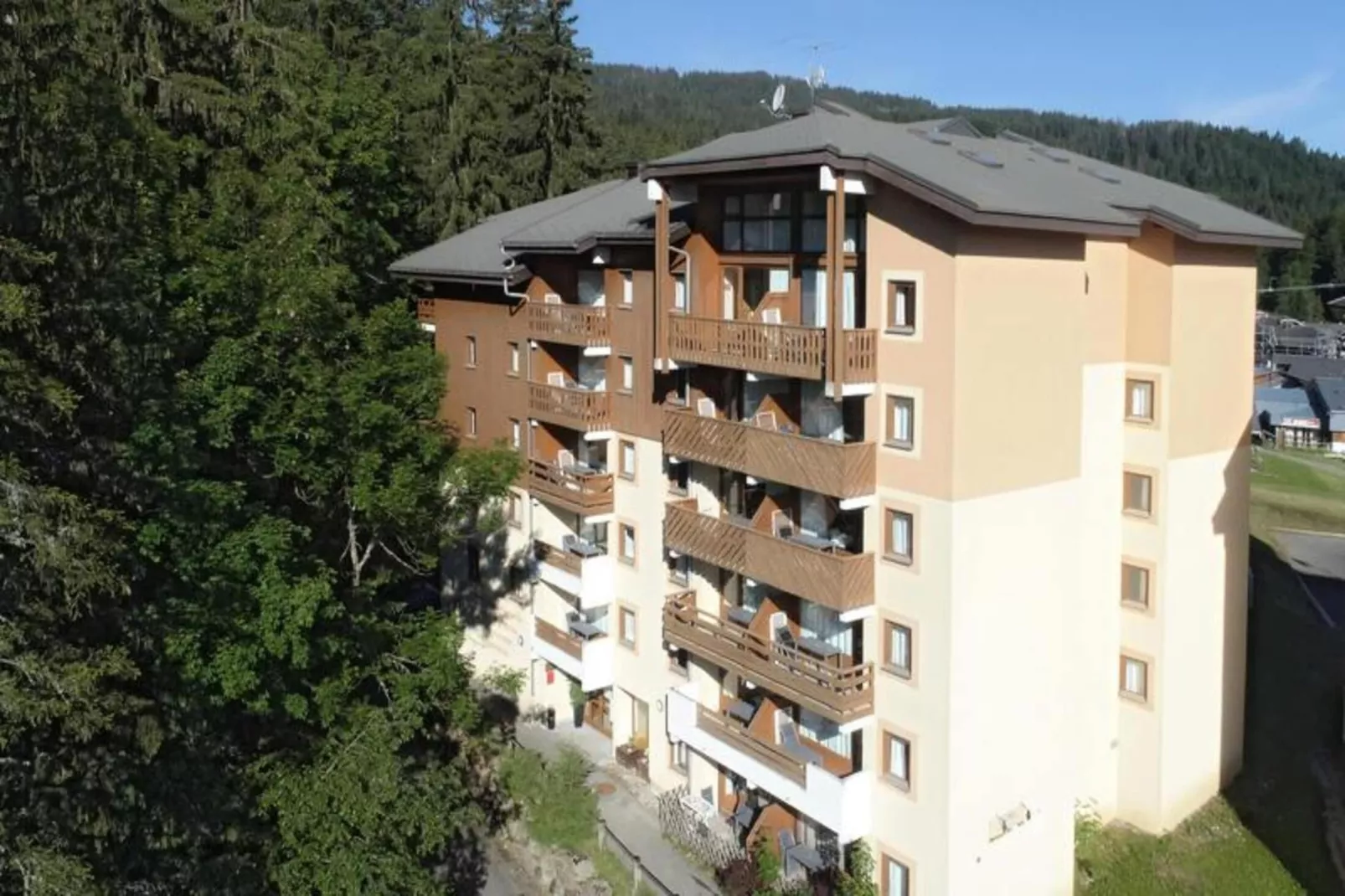 Résidence Odalys Le Buet**-Buitenkant zomer