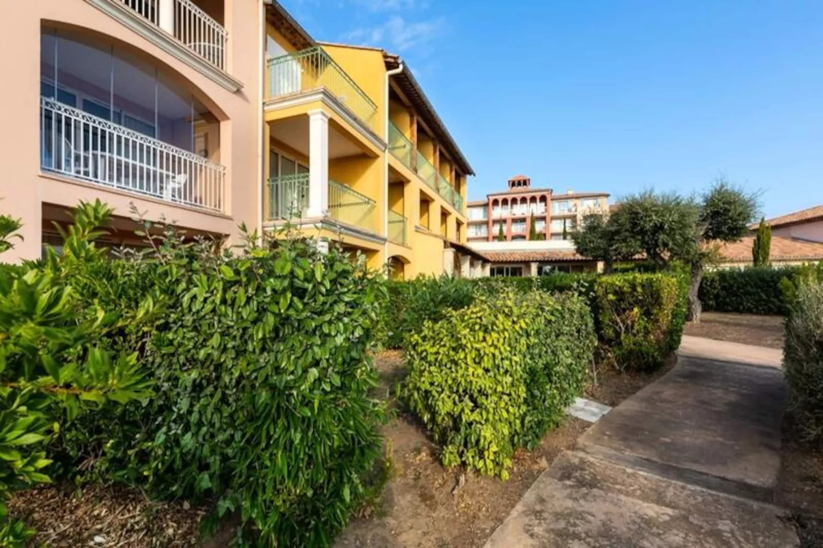 Appartement in Roquebrune bij Les Issambres-Image-tags.