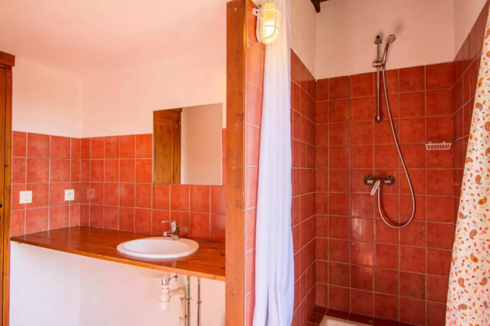 L'oubradou, Mas De Charme, Piscine Partag&eacute;e En Provence, Nature Et Calme-Image-tags.