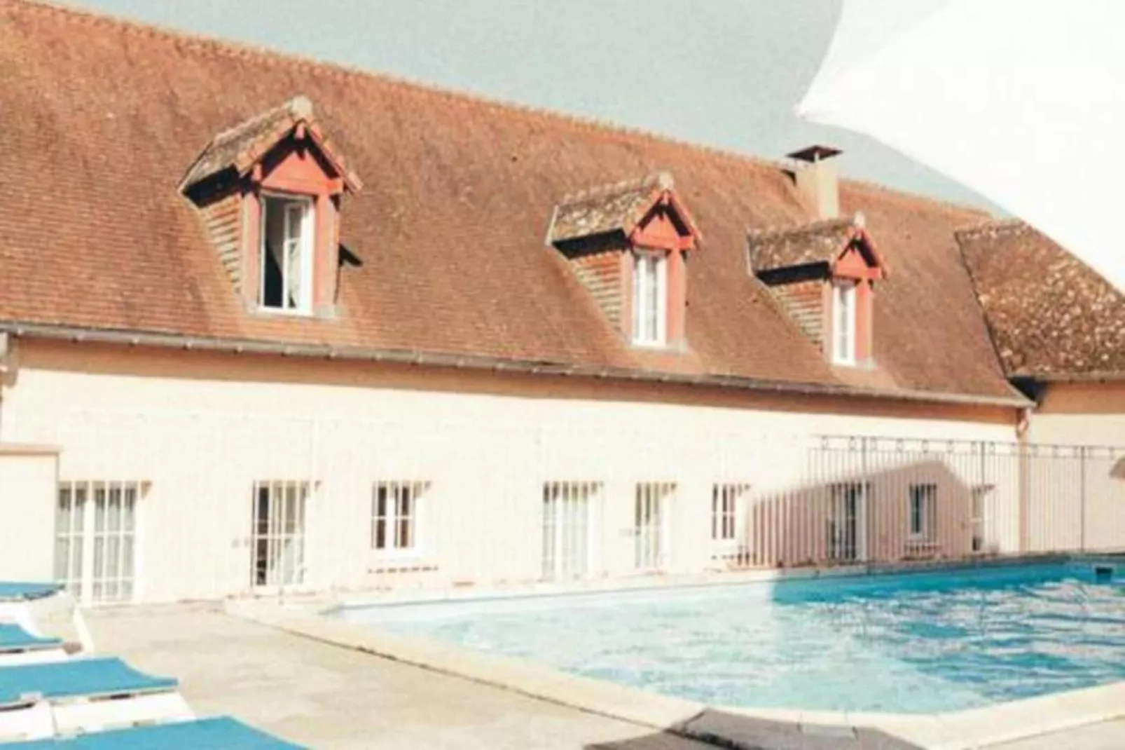 Appart'Hotel La Roche-Posay - Buitenkant zomer