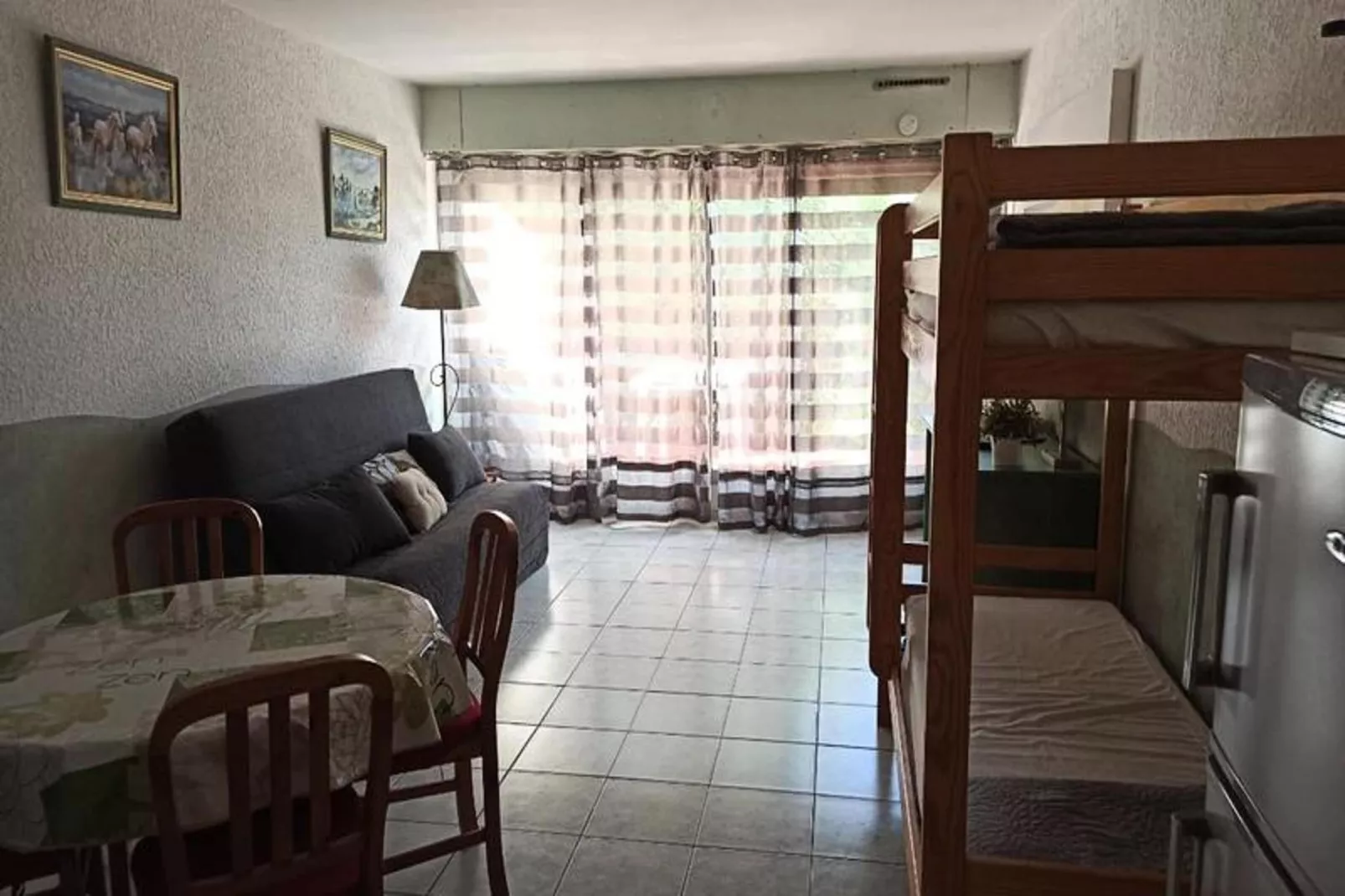 Résidence "escale Port"-Eetkamer