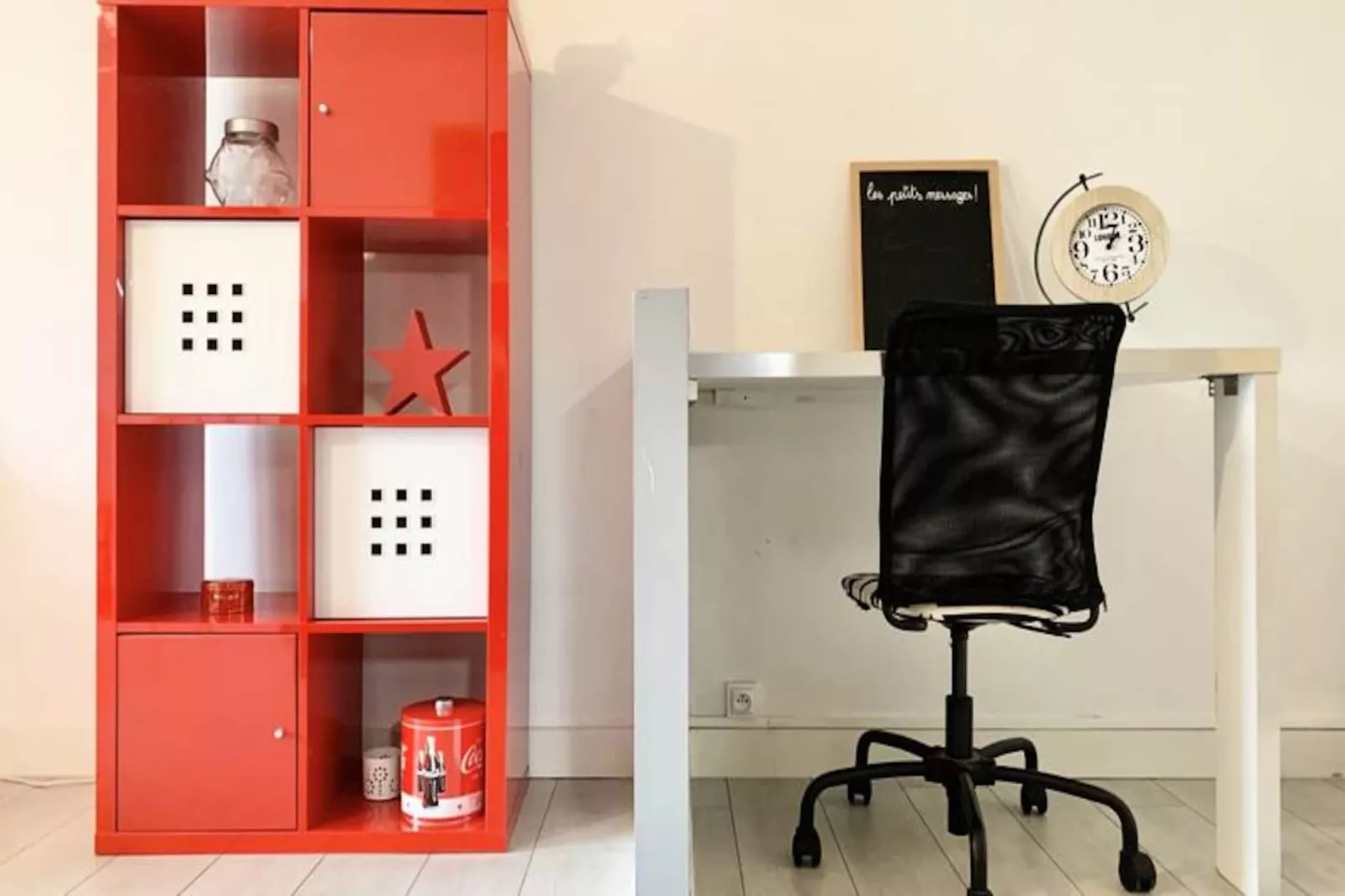 | The Red One 💋| Studio Canap&eacute;-lit | Proche Gem, Gare-Image-tags.