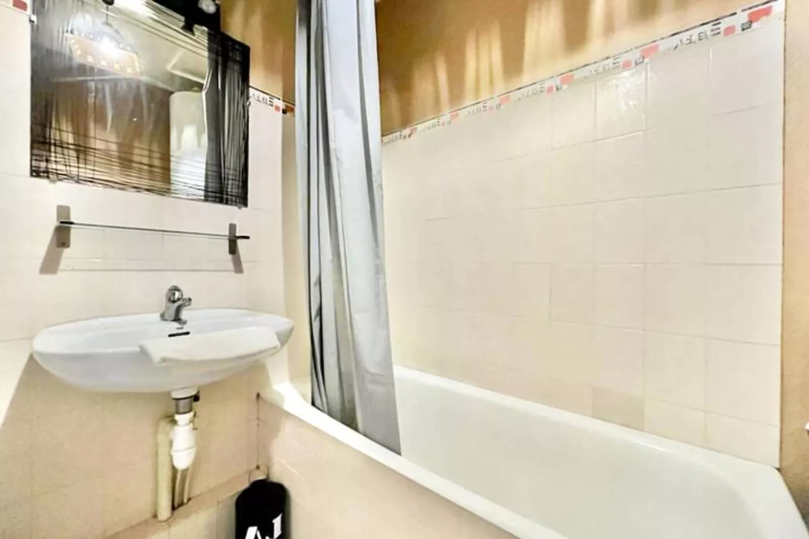 | Le F&eacute;lix 🌞 | Proche Gem, Gare | Tout &eacute;quip&eacute;-Badkamer