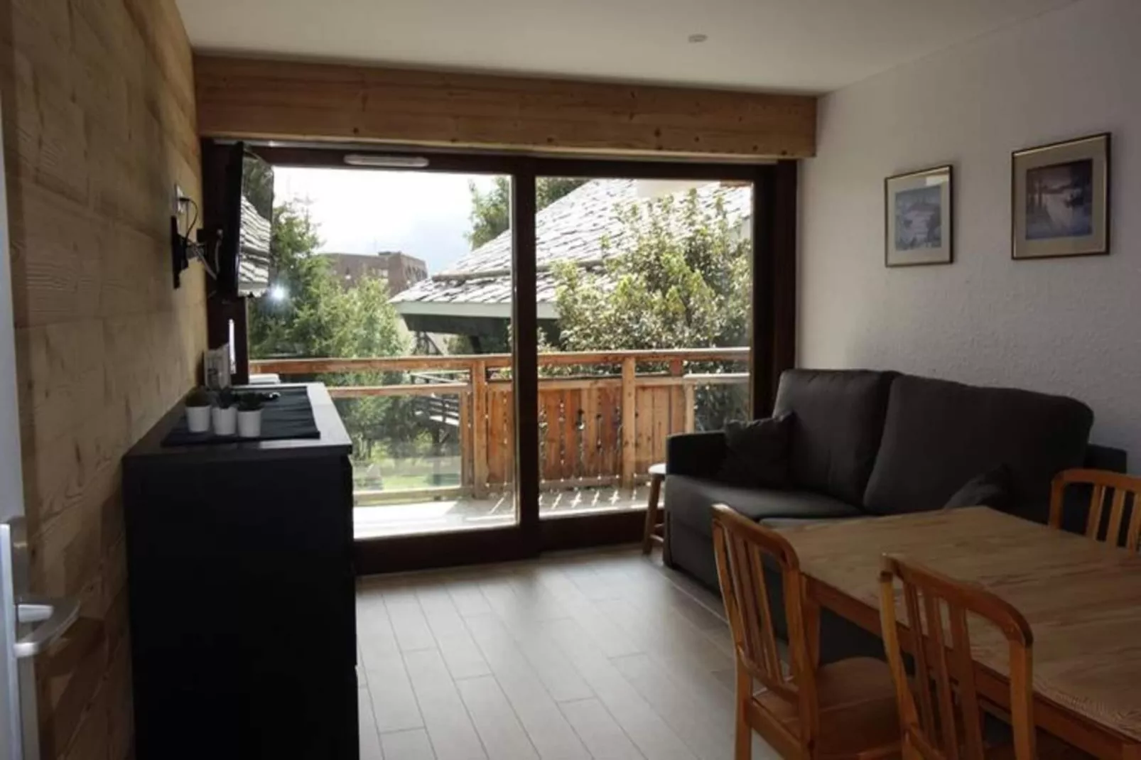 Résidence Rousses-Buitenkant zomer